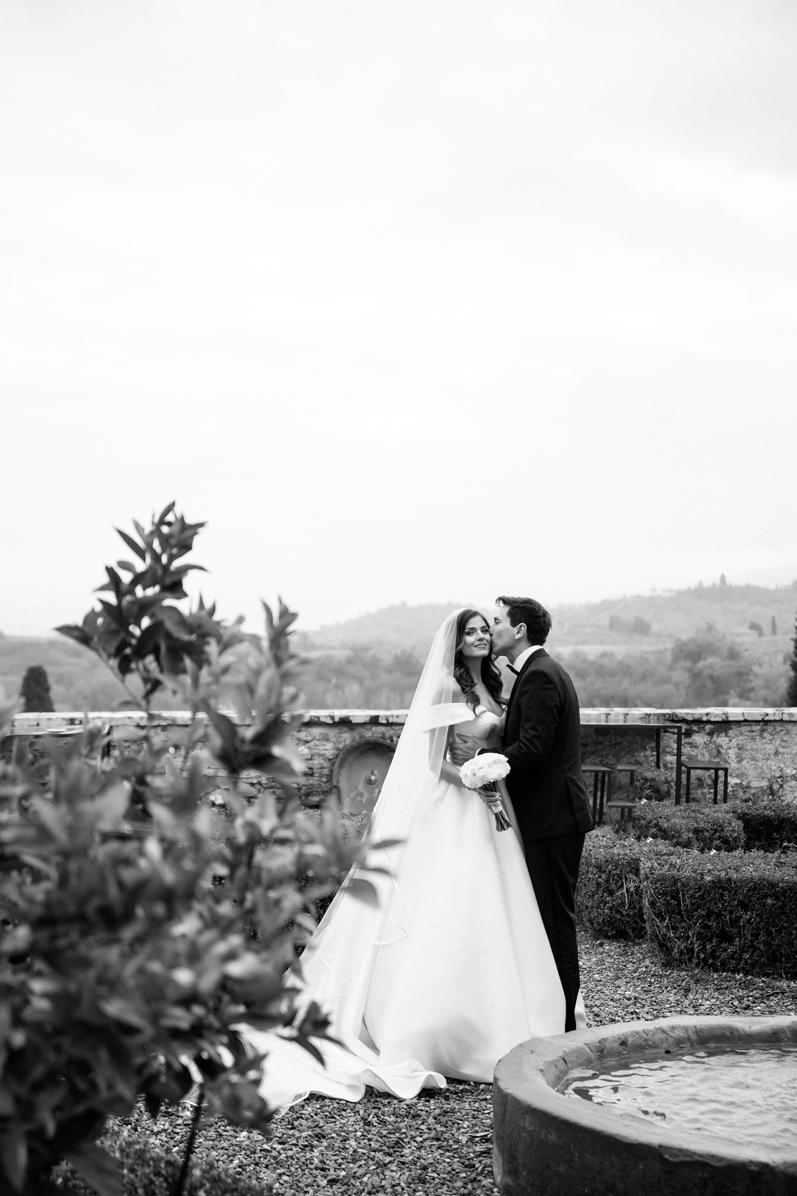Destination wedding Photographer Italy Tuscany Rome Como Umbria. Wedding Photographer Rome Tuscany Como Sicily Puglia Amalfy Italy- Oksana Savenchuk
