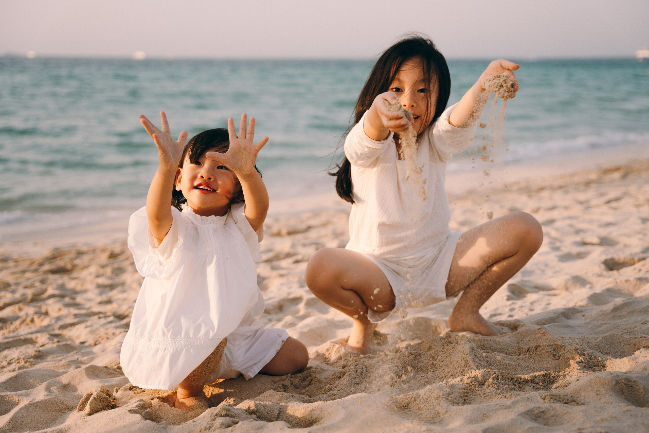 Wavy beach day. Angela Iakovleva — Family Photographer in Dubai