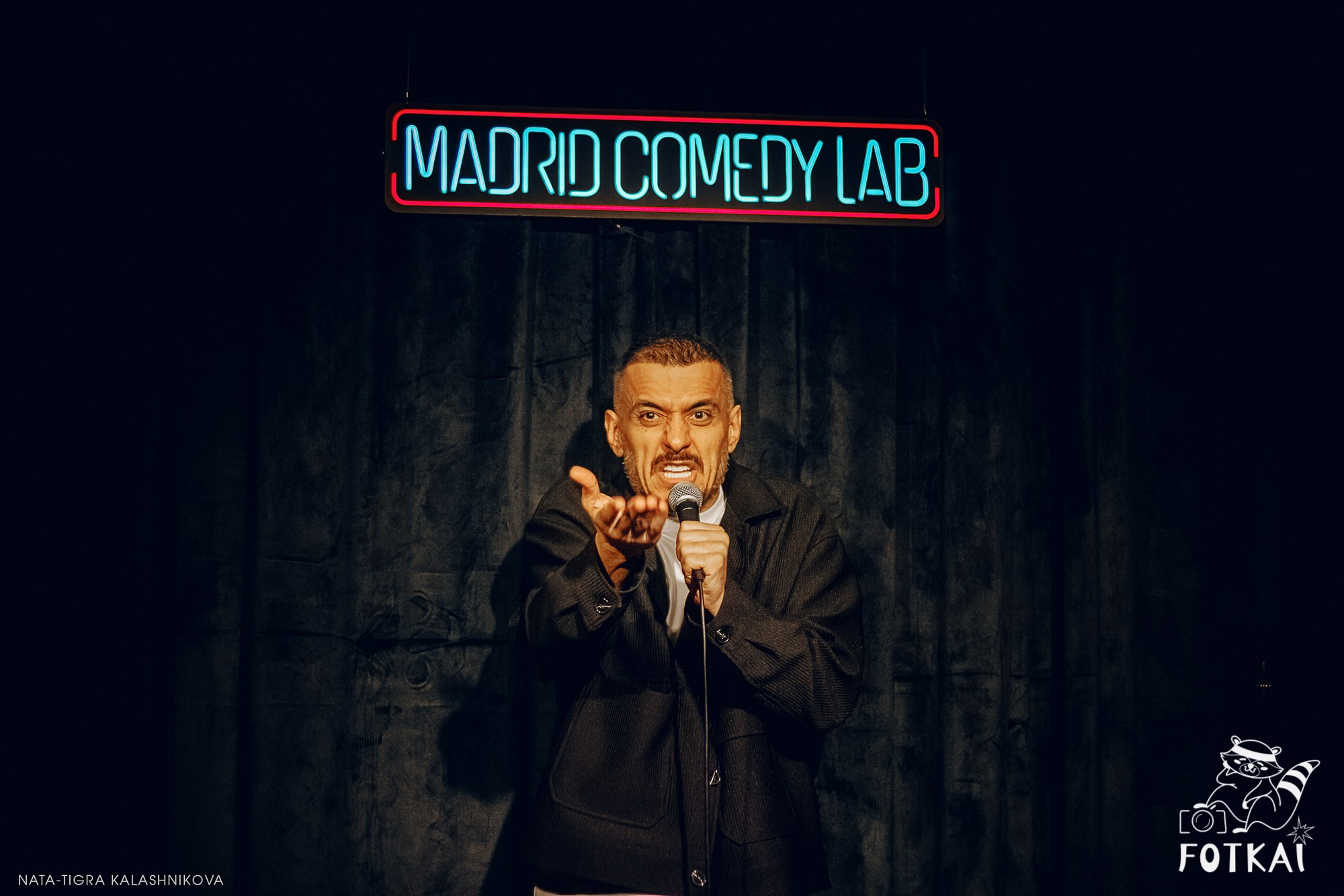 Eduard Matsaberidze en Madrid 14 de febrero 2026 — fotos del show de stand-up | FOTKAI