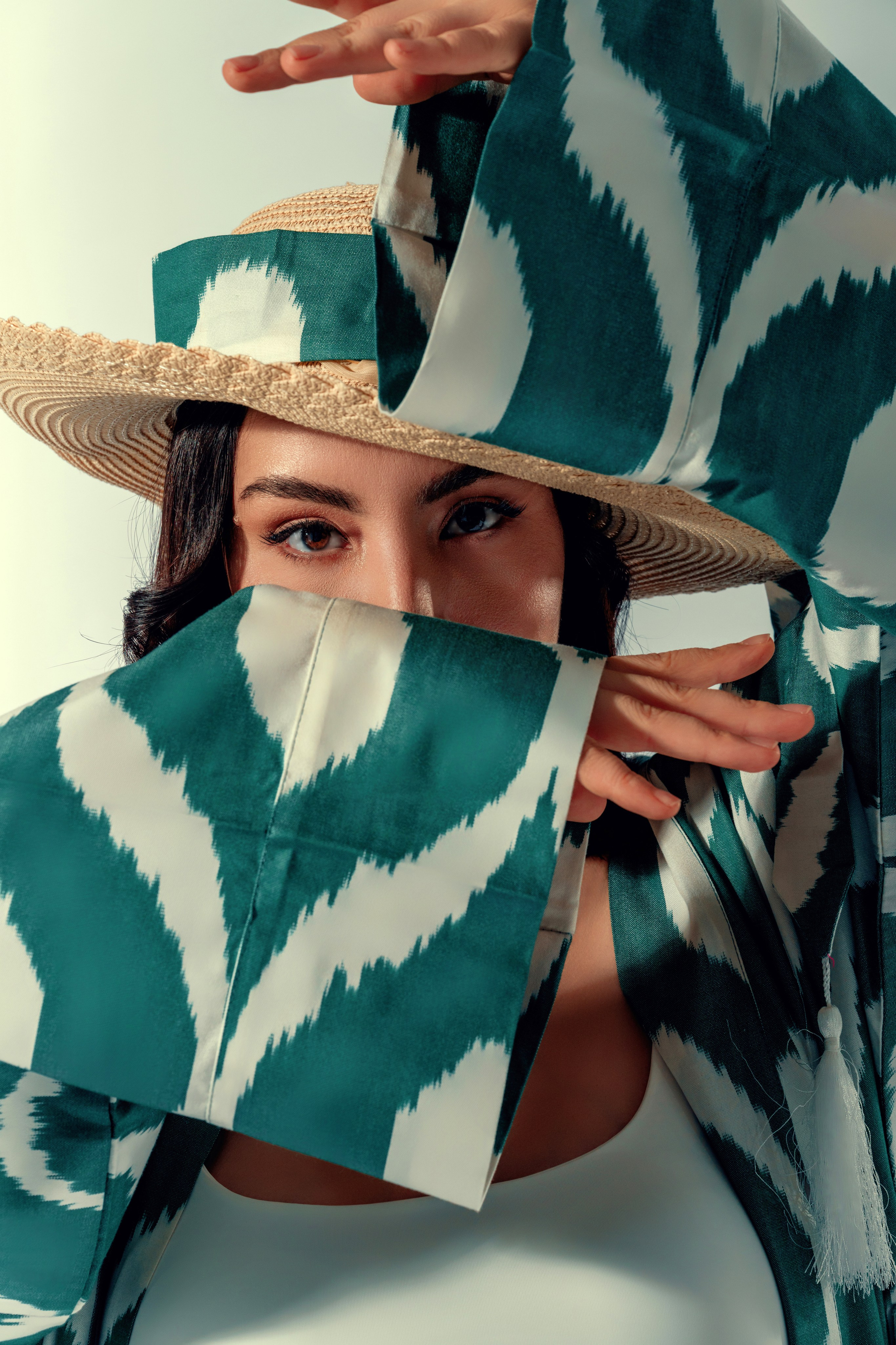 Levitating Ikat. Nifty photography — коммерческий и портретный фотограф в Ташкенте. Студийная и выездная съёмка