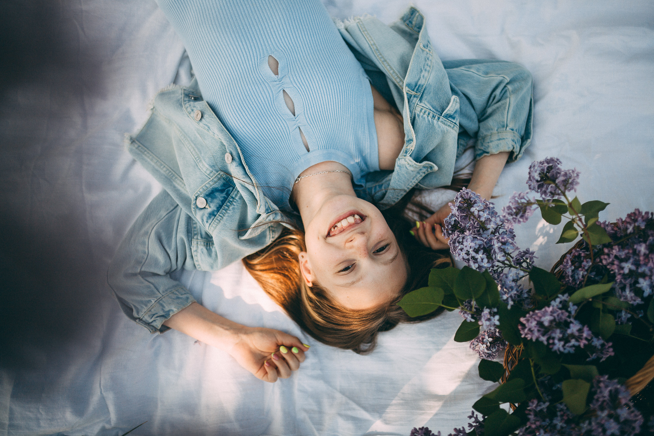 Фотосессия мамы и дочки на природе Mammas un meitas fotosesija dabā. Fotogrāfs Rīgā — Katerina Gordik