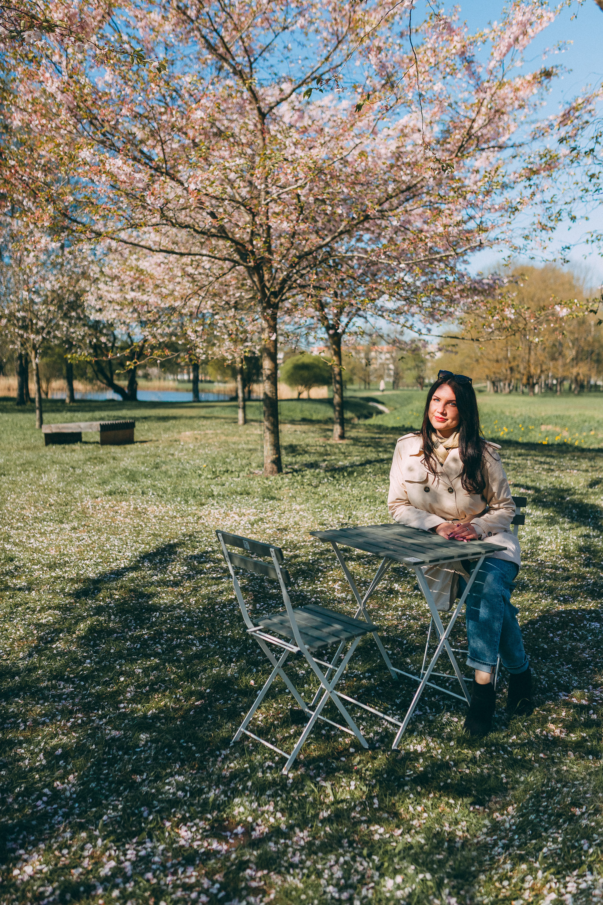Sieviešu fotosesija ziedonī. Fotogrāfs Rīgā — Katerina Gordik