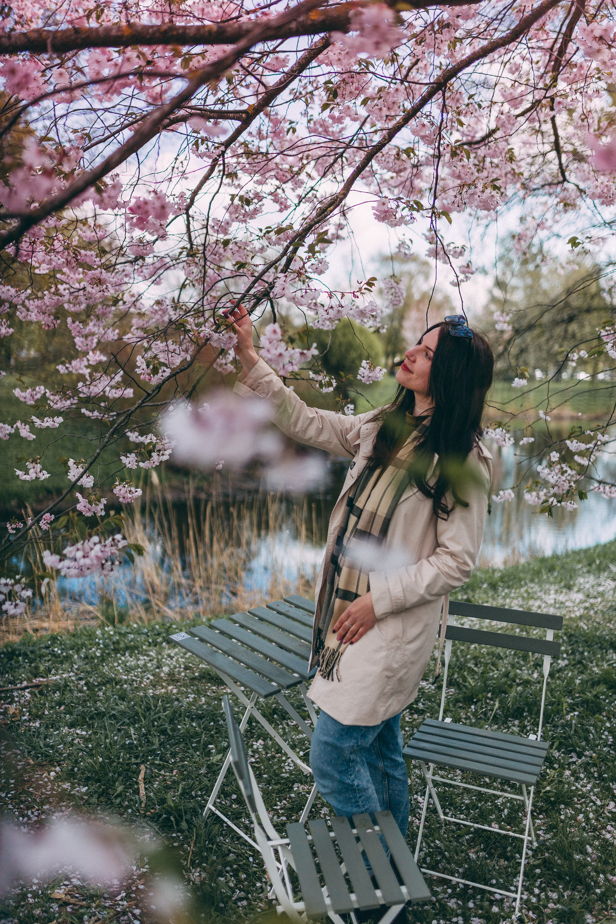 Sieviešu fotosesija ziedonī. Fotogrāfs Rīgā — Katerina Gordik