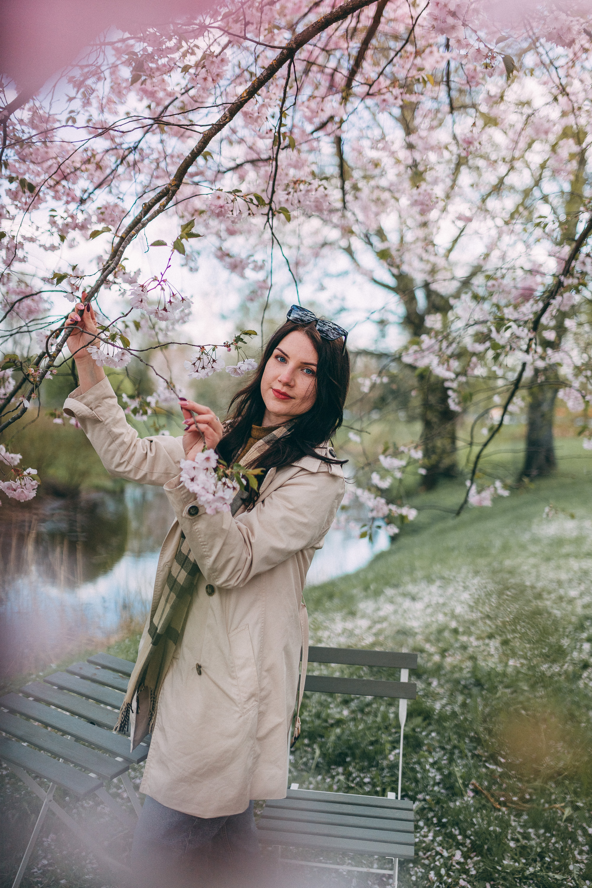 Sieviešu fotosesija ziedonī. Fotogrāfs Rīgā — Katerina Gordik