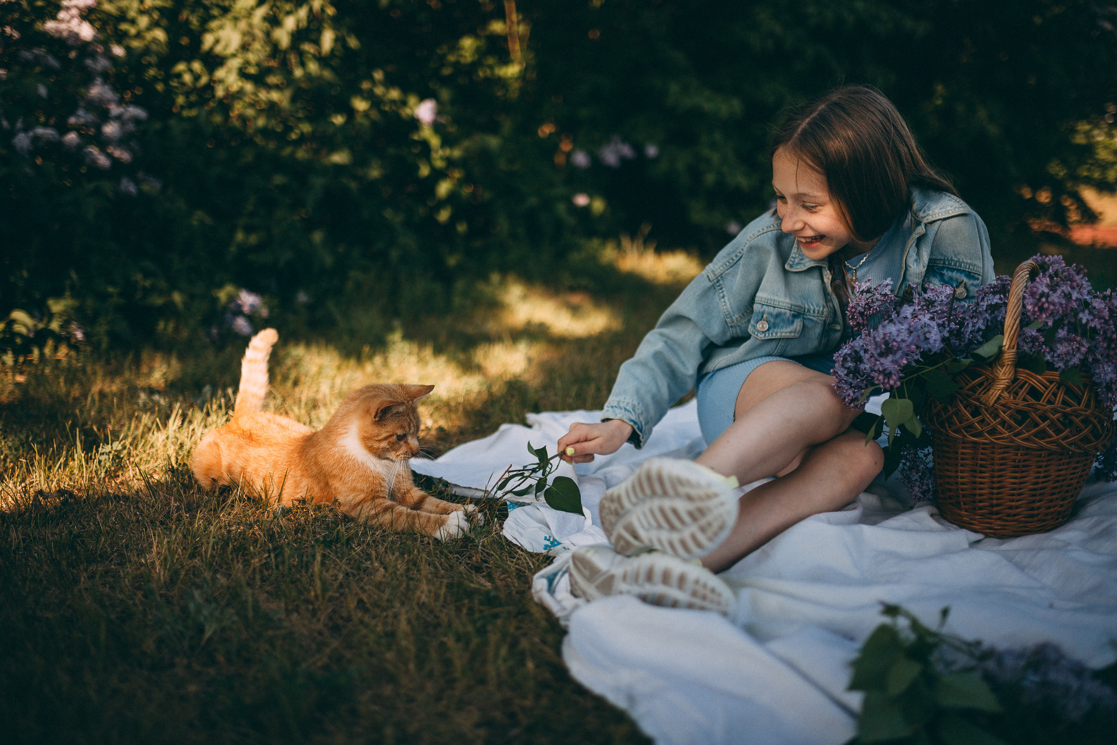 Фотосессия мамы и дочки на природе Mammas un meitas fotosesija dabā. Fotogrāfs Rīgā — Katerina Gordik