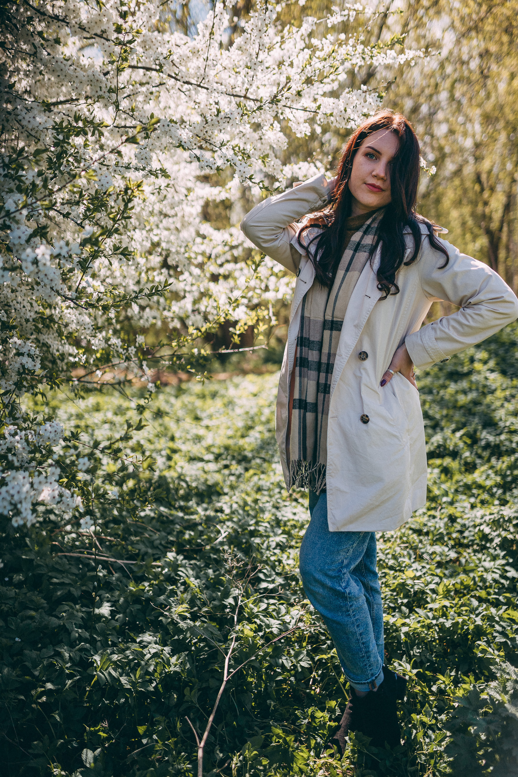 Sieviešu fotosesija ziedonī. Fotogrāfs Rīgā — Katerina Gordik