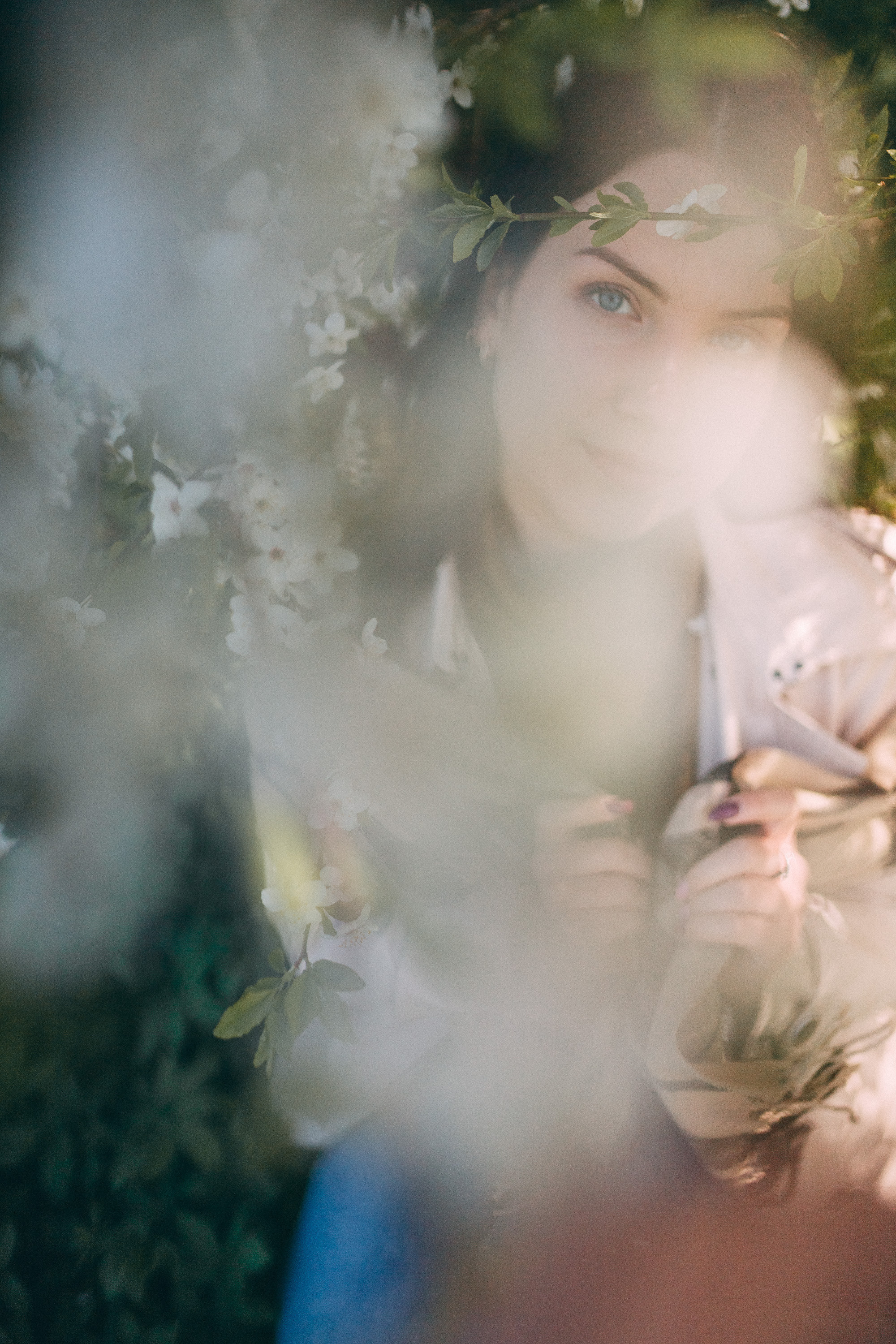 Sieviešu fotosesija ziedonī. Fotogrāfs Rīgā — Katerina Gordik