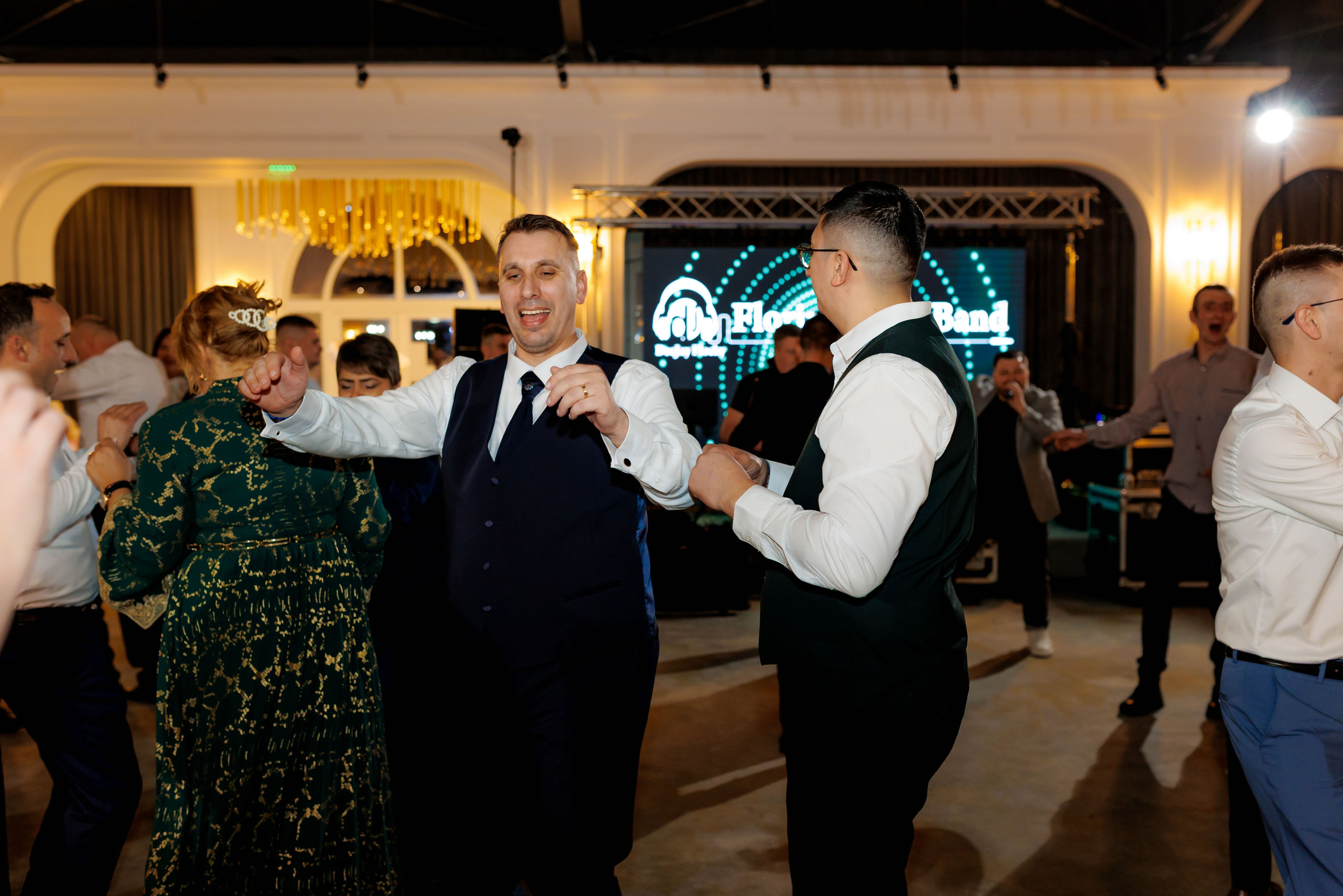 Povestea voastră, regizată de noi |Cristi Turculet Videograf Nuntă Suceava | wedding highlight. Servicii foto-video profesionale, pentru momente de neuitat