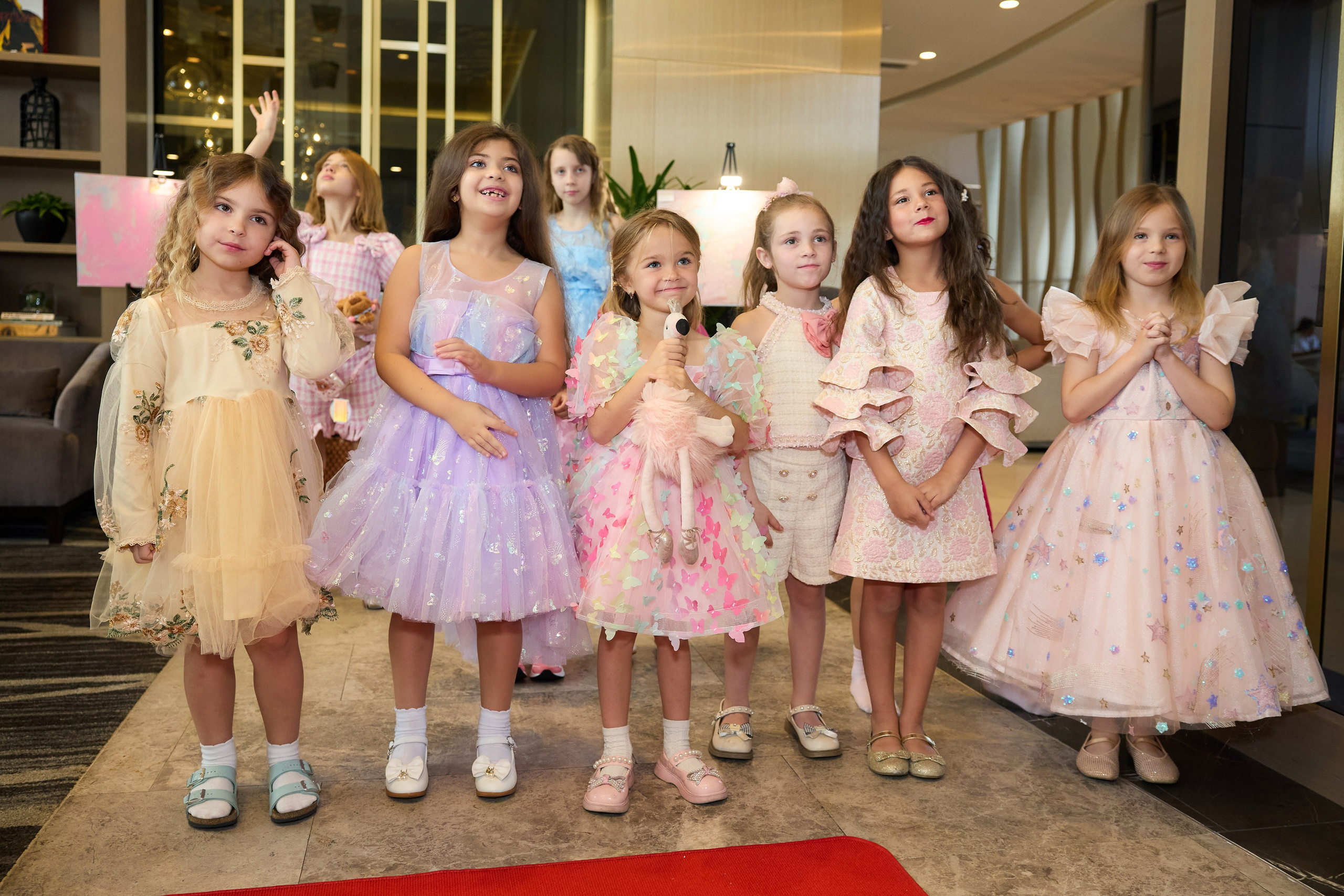 Авторская благотворительная художественная выставка Дианы Бортник. Фотограф Юлия Маковеева