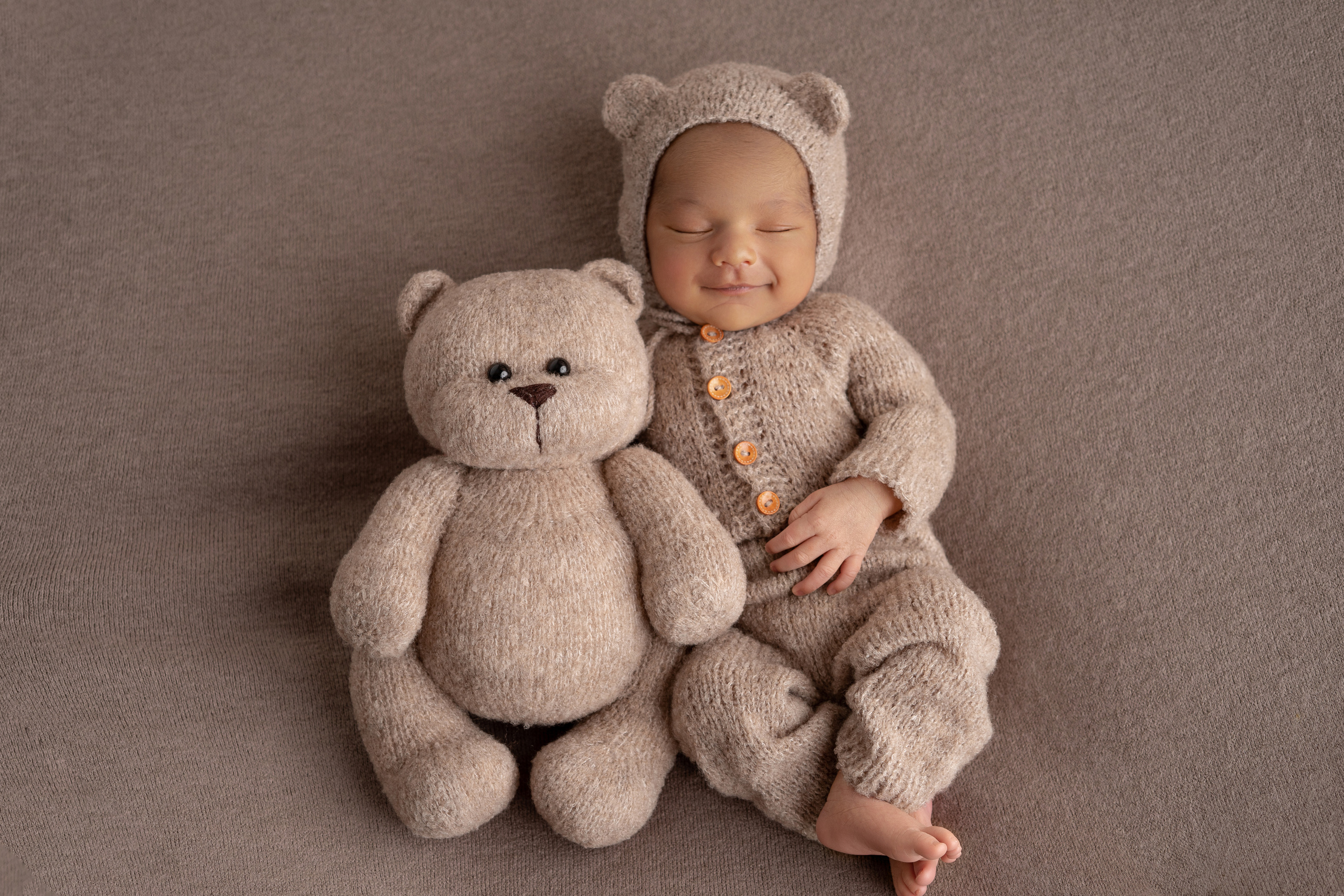 NEWBORN PORTFOLIO. Newborn Photographer and life casting in Dubai Dariya Saeed