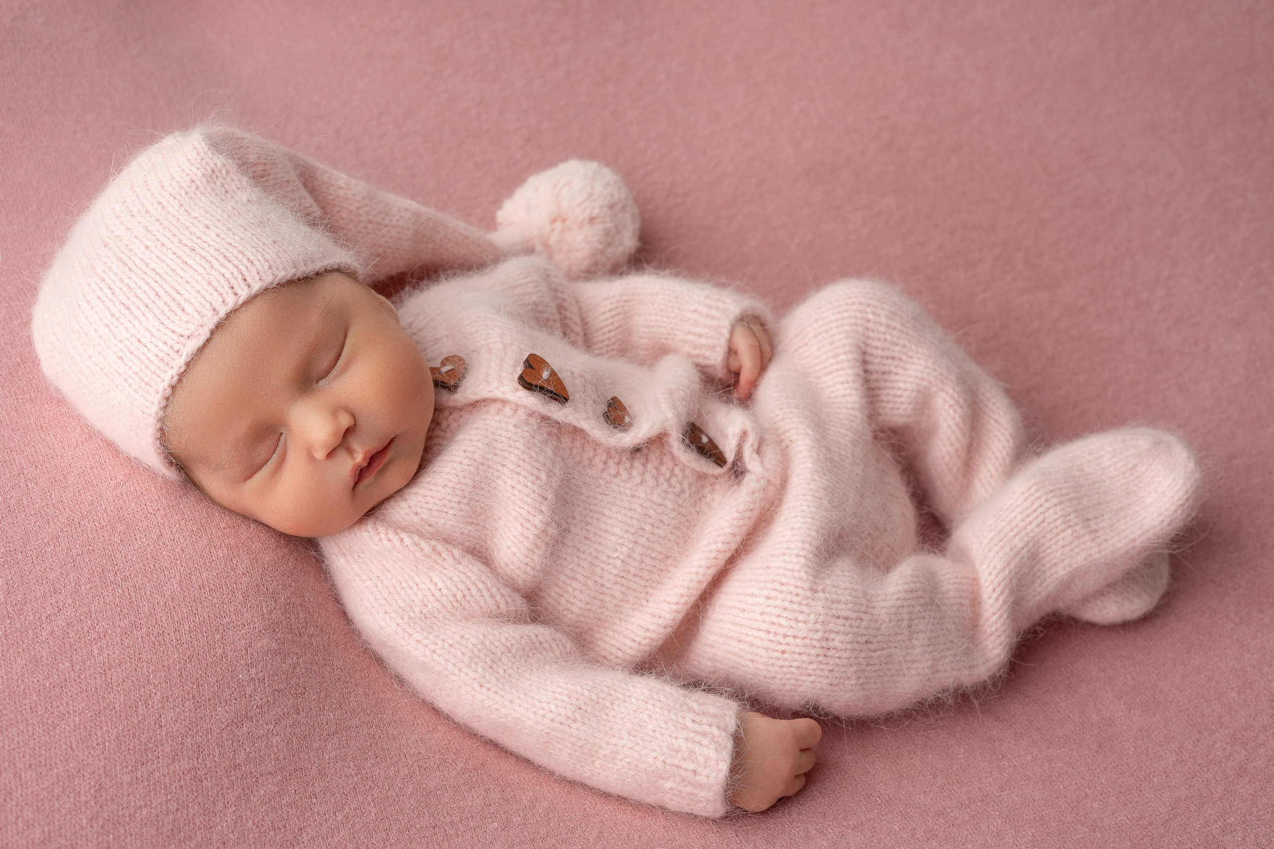 NEWBORN PORTFOLIO. Newborn Photographer and life casting in Dubai Dariya Saeed