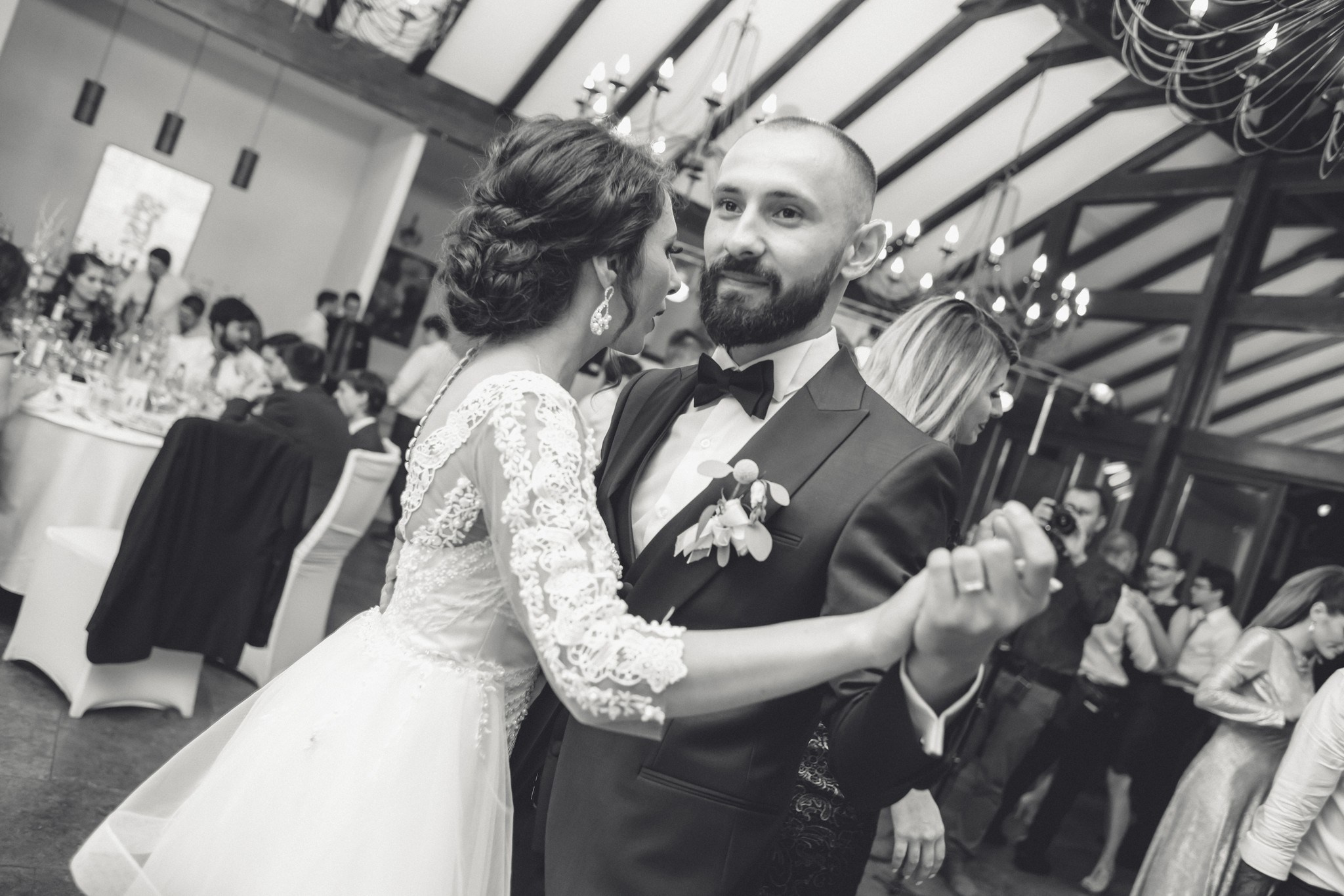 Otilia si Dragos by fotograf nunta Iasi — Eduard Schiopu