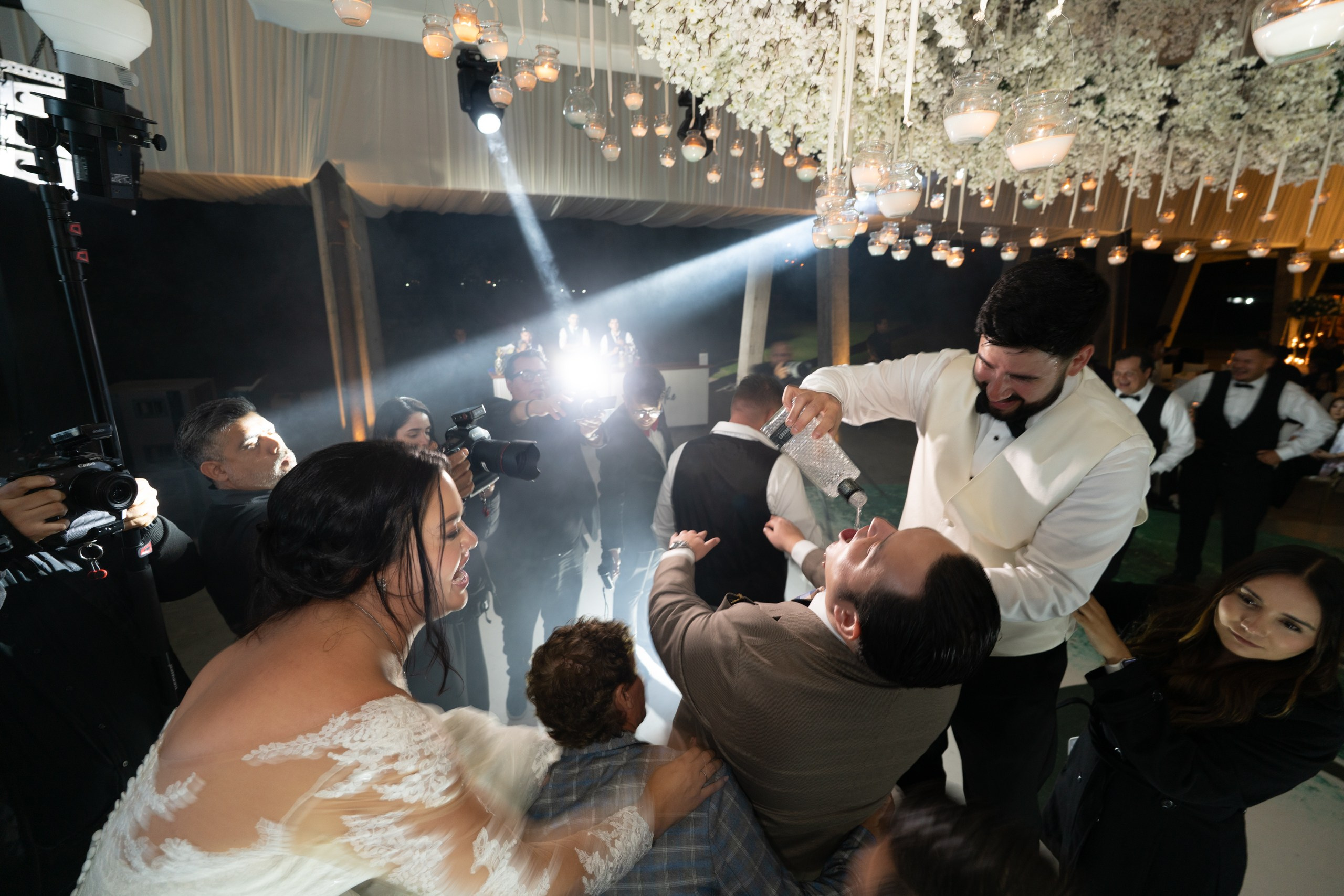 Daniel & Jannet. Elopement & Lifestyle Wedding Photographer