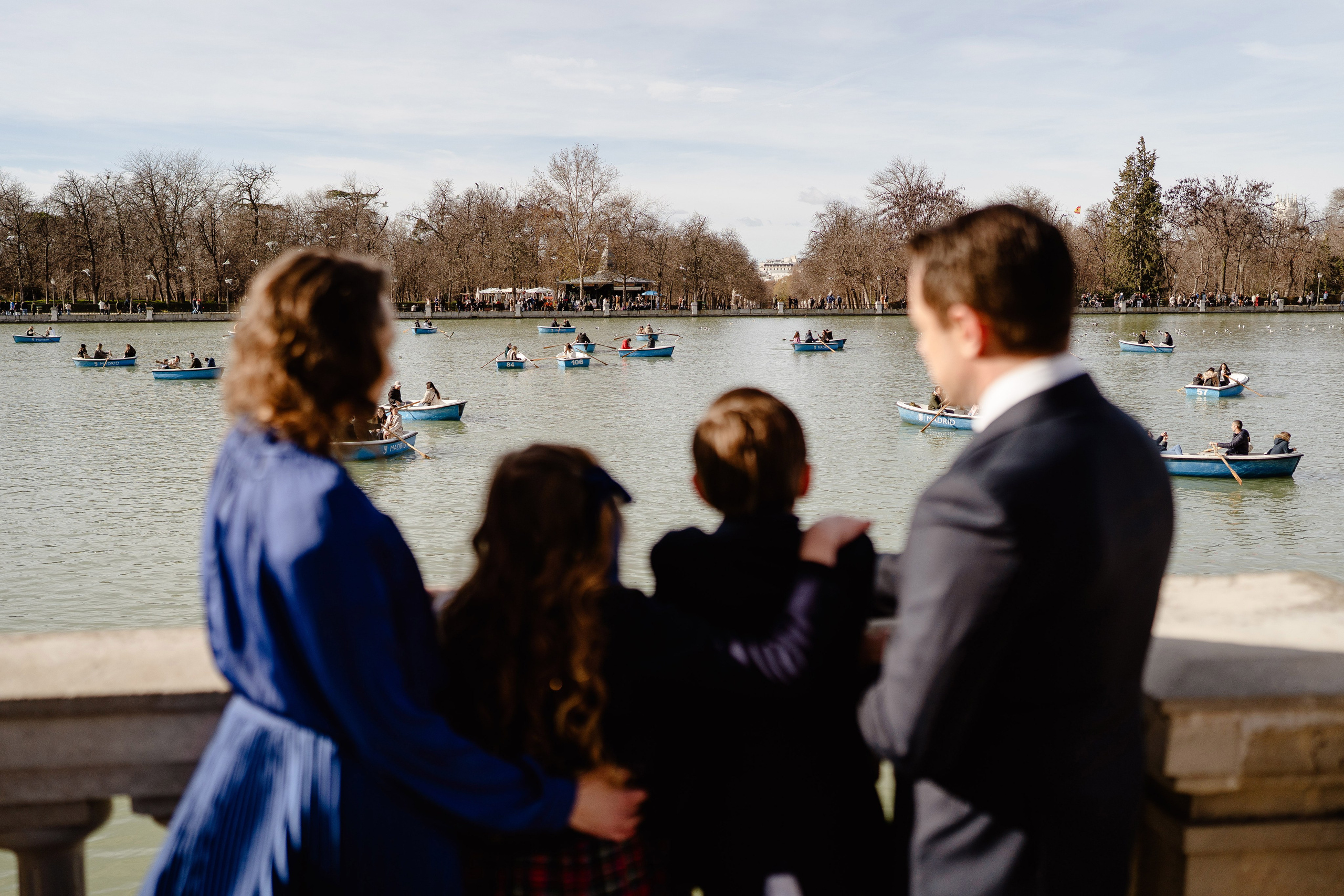 Family photoshoot in Retiro Park. Madrid Photographer for Proposals, Engagements & Families | Anya Petrova