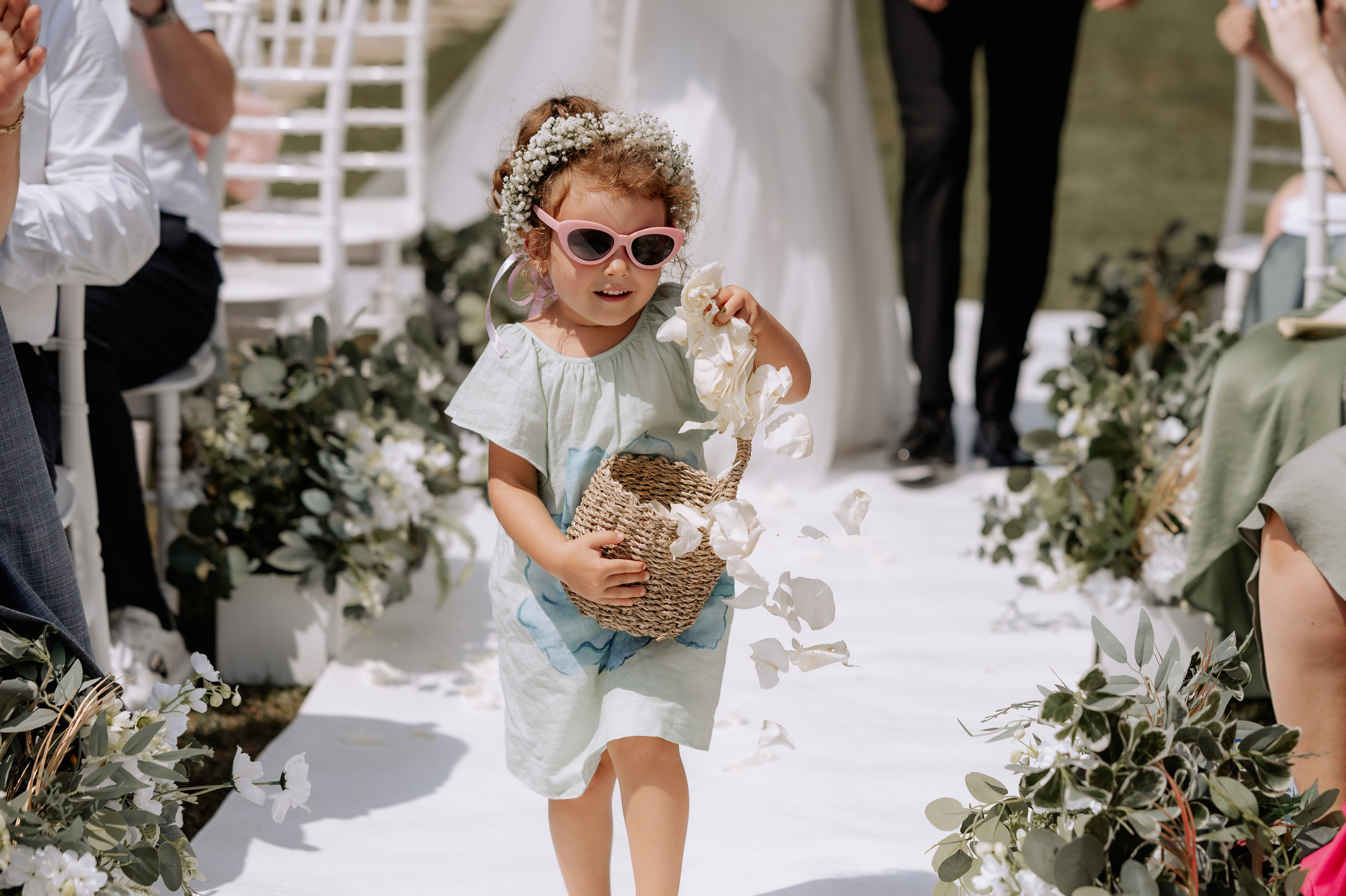 Cununie civila in aer liber , artificii de zi colorate , decor nunta , nunta la Hotel Traian. Proud Vision Weddings | Wedding Photography & Film — Servicii profesionale Foto Video Nunta Iasi