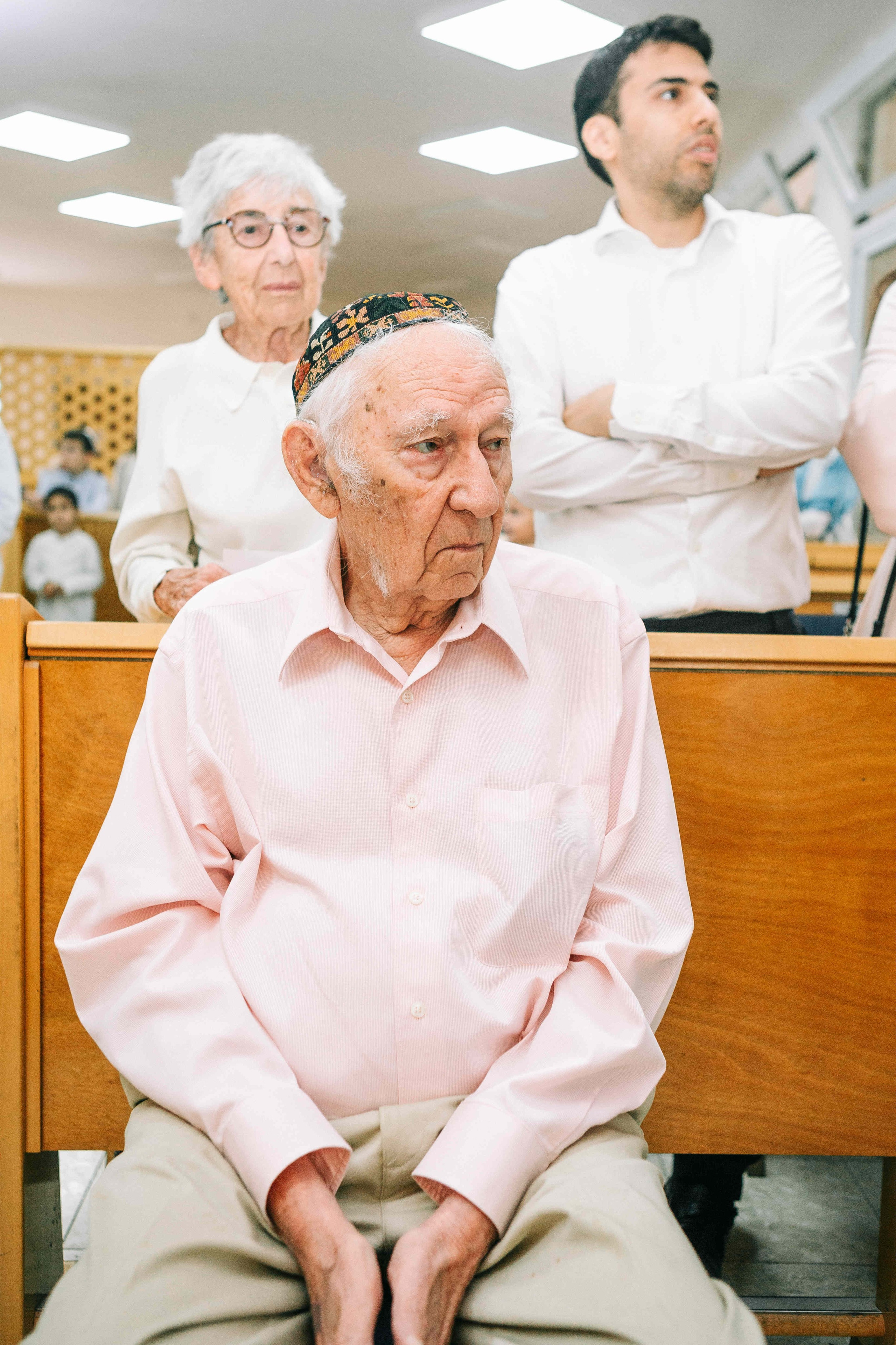 BRITH MILA IN THE SMALL SYNAGOGUE. PHOTOGRAPHER IN ISRAEL