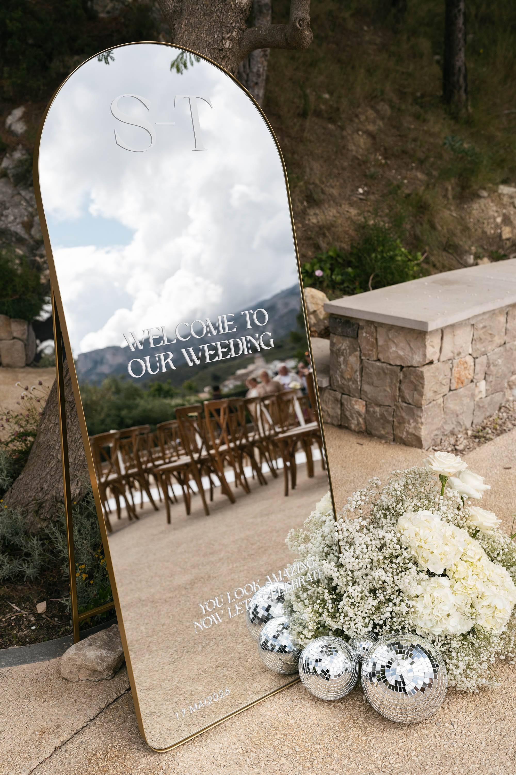 Sarah and Theo — VIVOOD. Fotógrafos de bodas de destino y creadores de contenido con base en España
