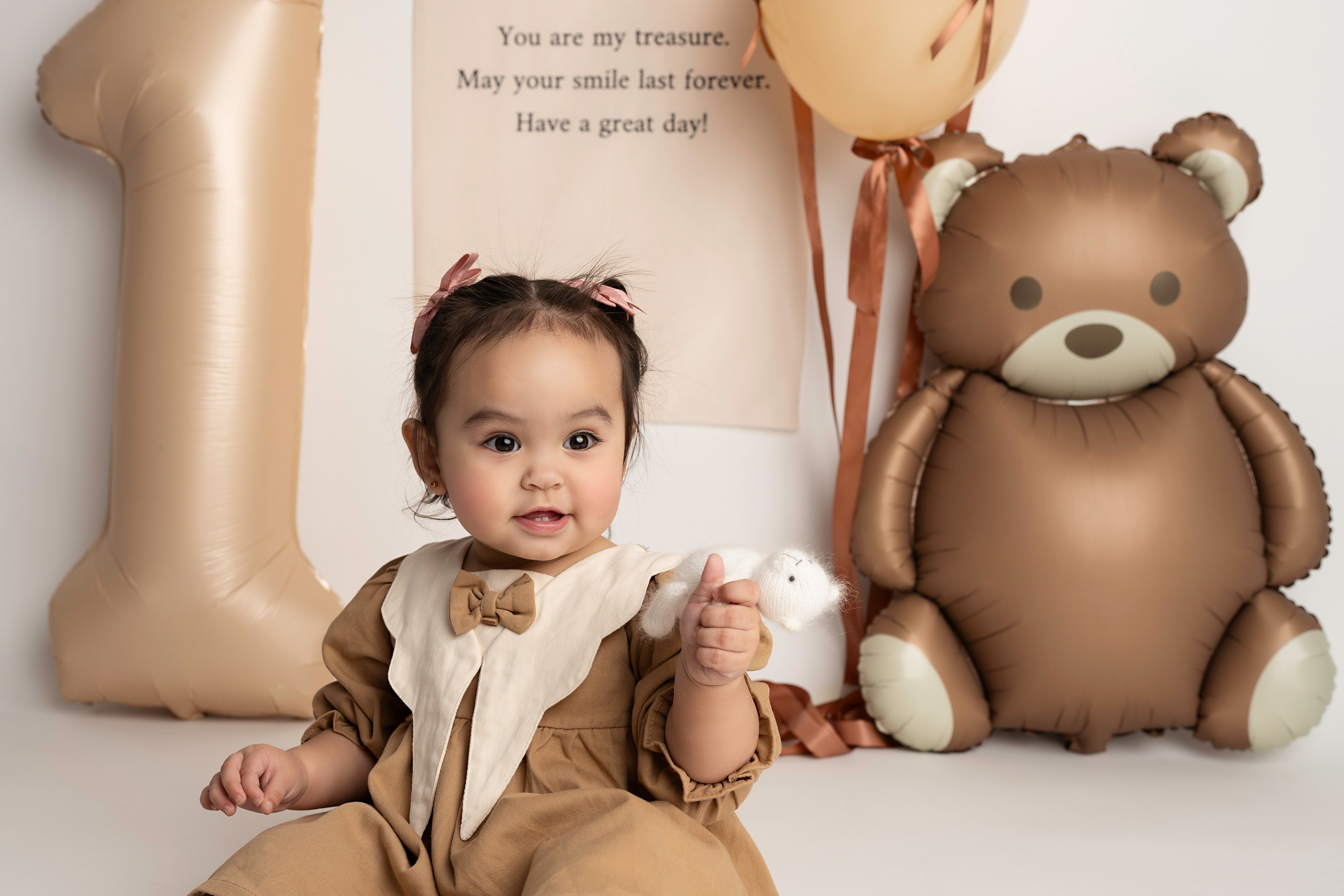 CAKE SMASH PHOTOGRAPHY. Newborn, Sitter and Cake Smash Photographer in Doha, Qatar