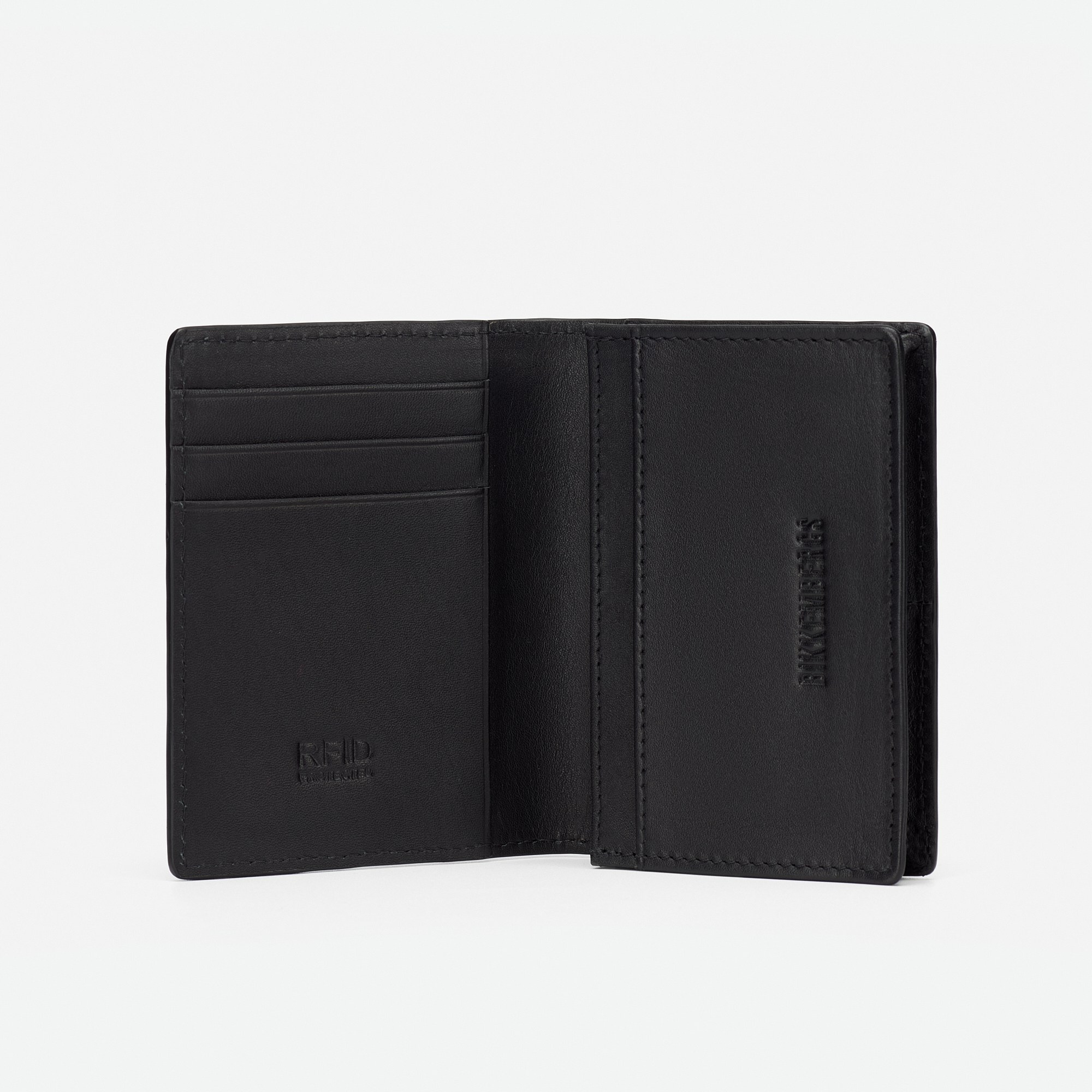 Сумки и кошельки. Студия коммерческого контента. Съемка предметная, на модели, видео, инфографика