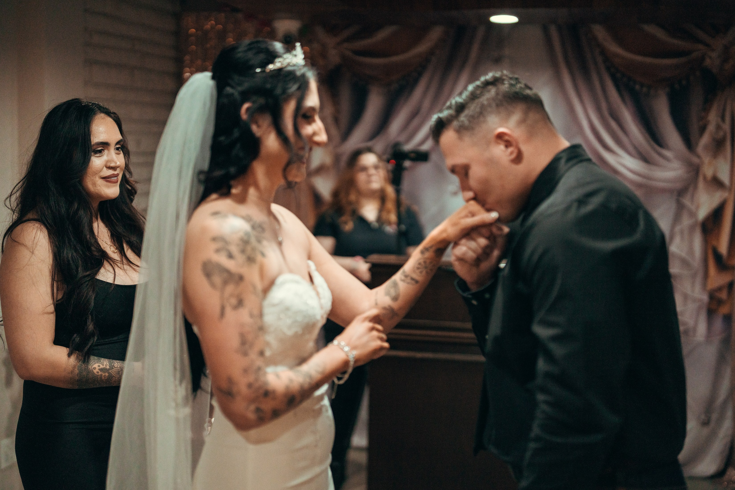 Krystina&Raymond. Wedding & elopement photographer Viktoriya Kravtsov. Las Vegas