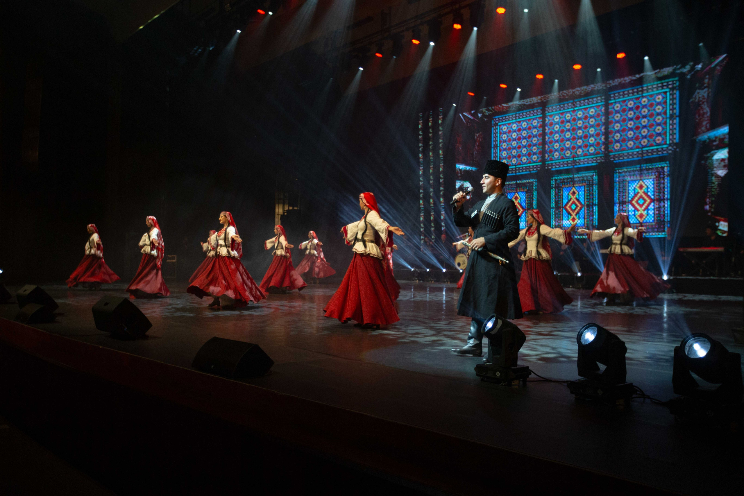 STATE DANCE ENSEMBLE. Wedding&Event photographer Ismail Rzayev in Baku