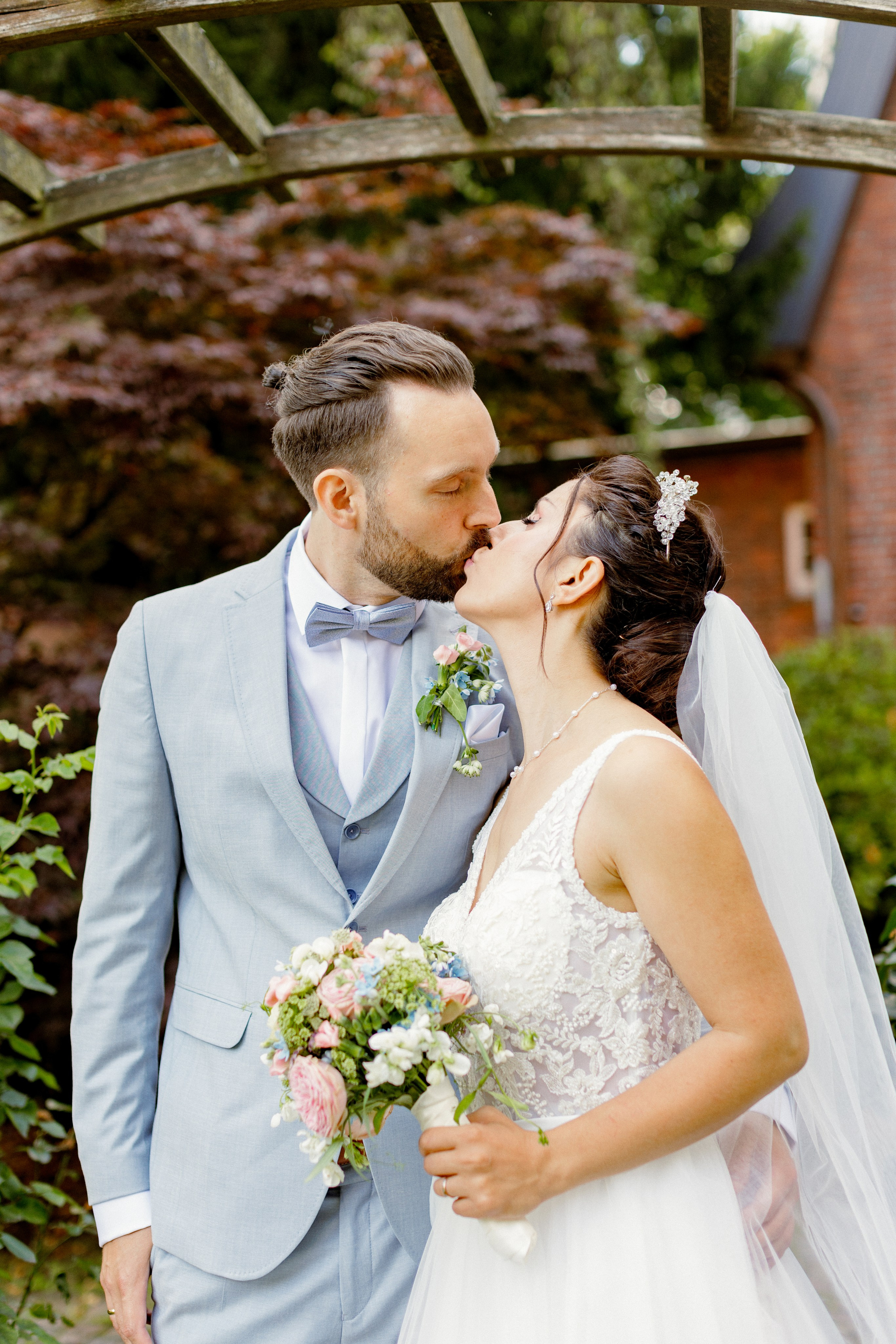 Hochzeitsfotografie in der Weißen Villa Elmshorn | Historischer Charme in Schleswig-Holstein. Hochzeitsfotograf und Hochzeitsvideograf aus Hamburg | Roka21Film