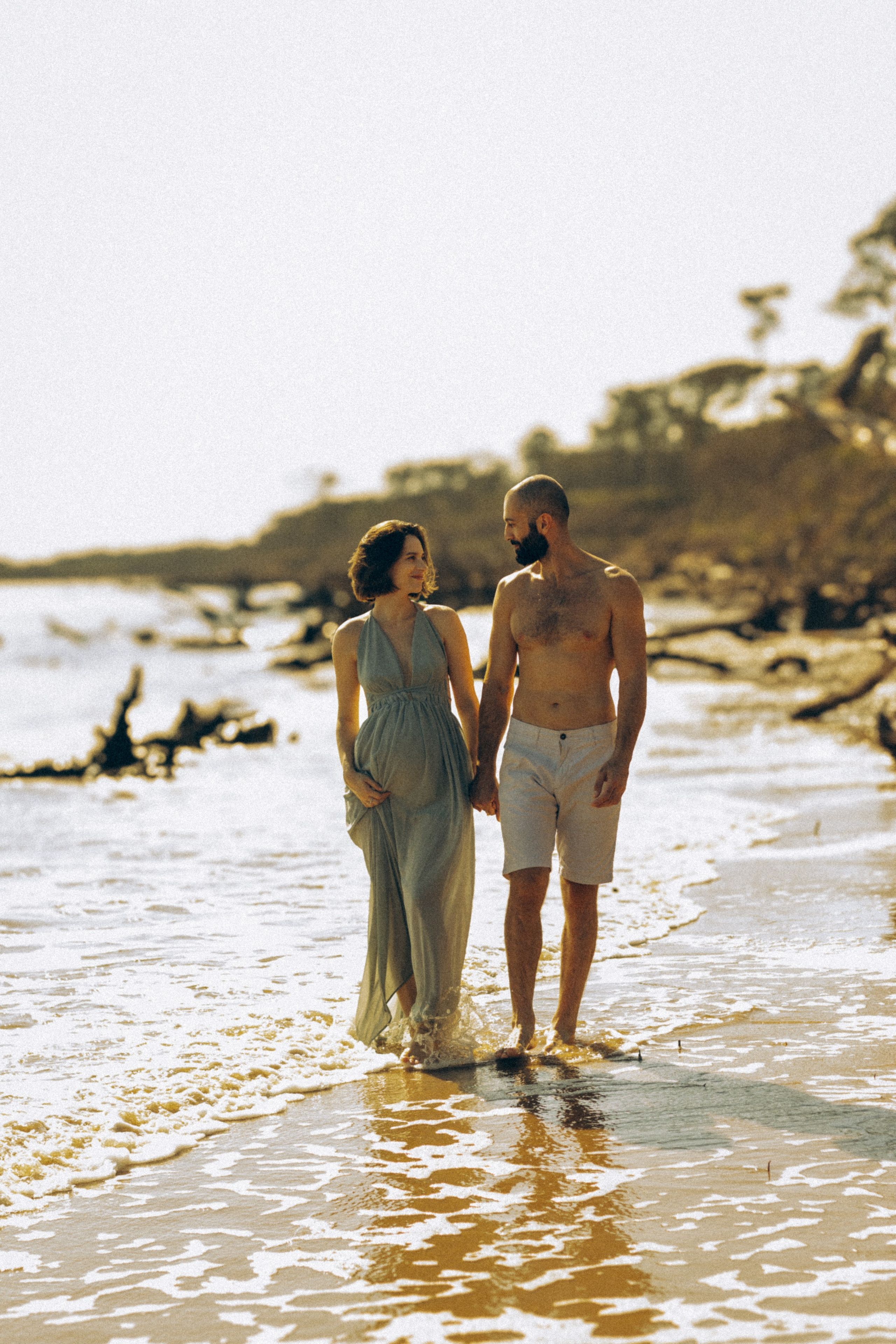 Maternity photoshoot at the beach. Portrait and couples photographer in Florida, Valeriia Honcharova