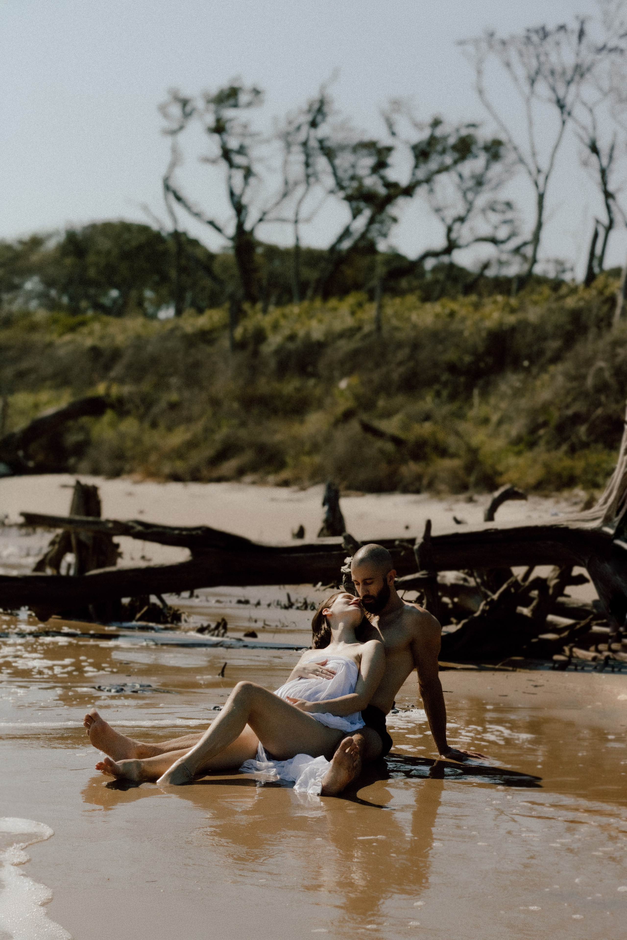 Maternity photoshoot at the beach. Portrait and couples photographer in Florida, Valeriia Honcharova