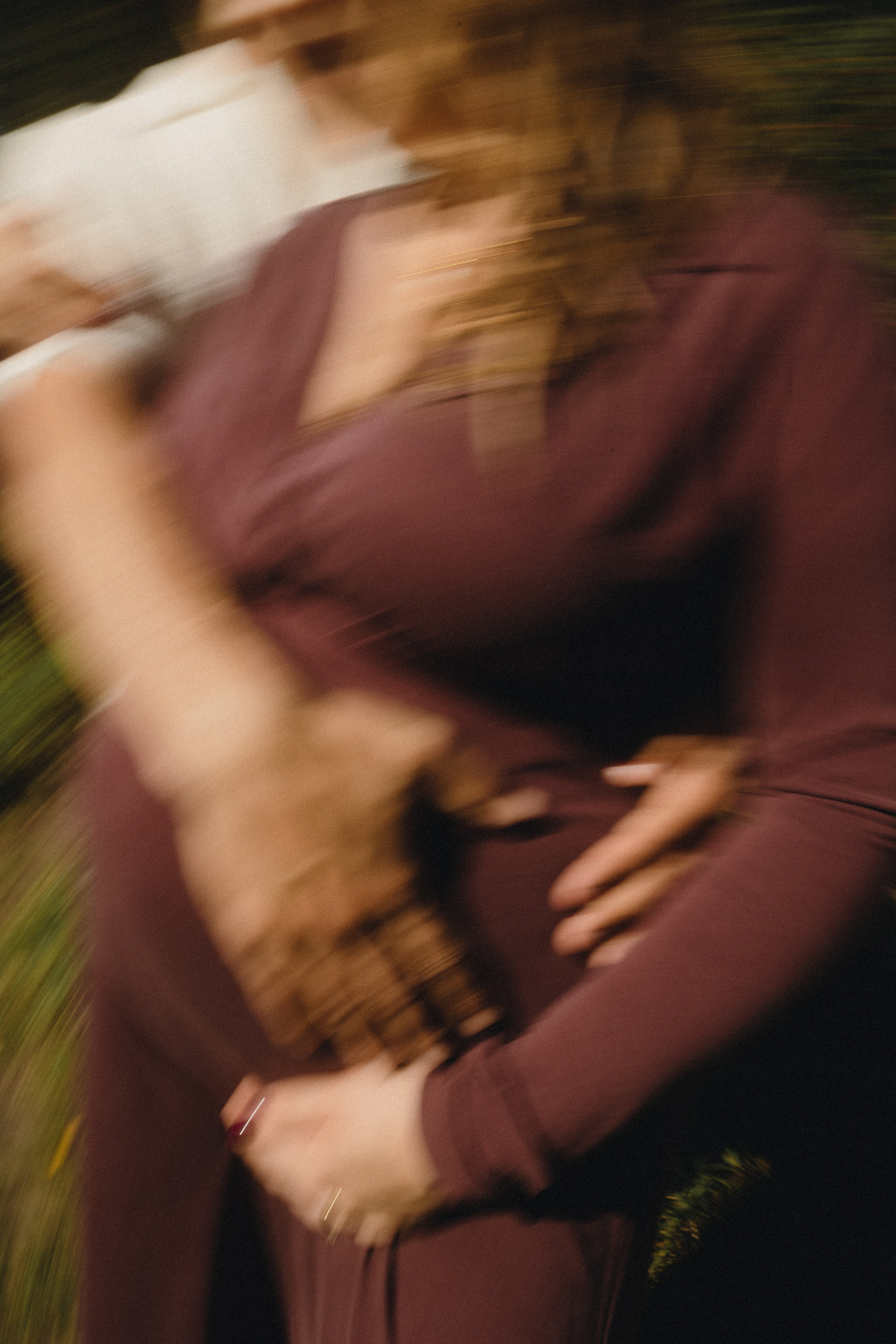 Sigita ir Artūras | Pabėgimas į gamtą ir aštrūs šešėliai. Vestuvių ir šeimų fotografė Lena Bondarenko / belove photo