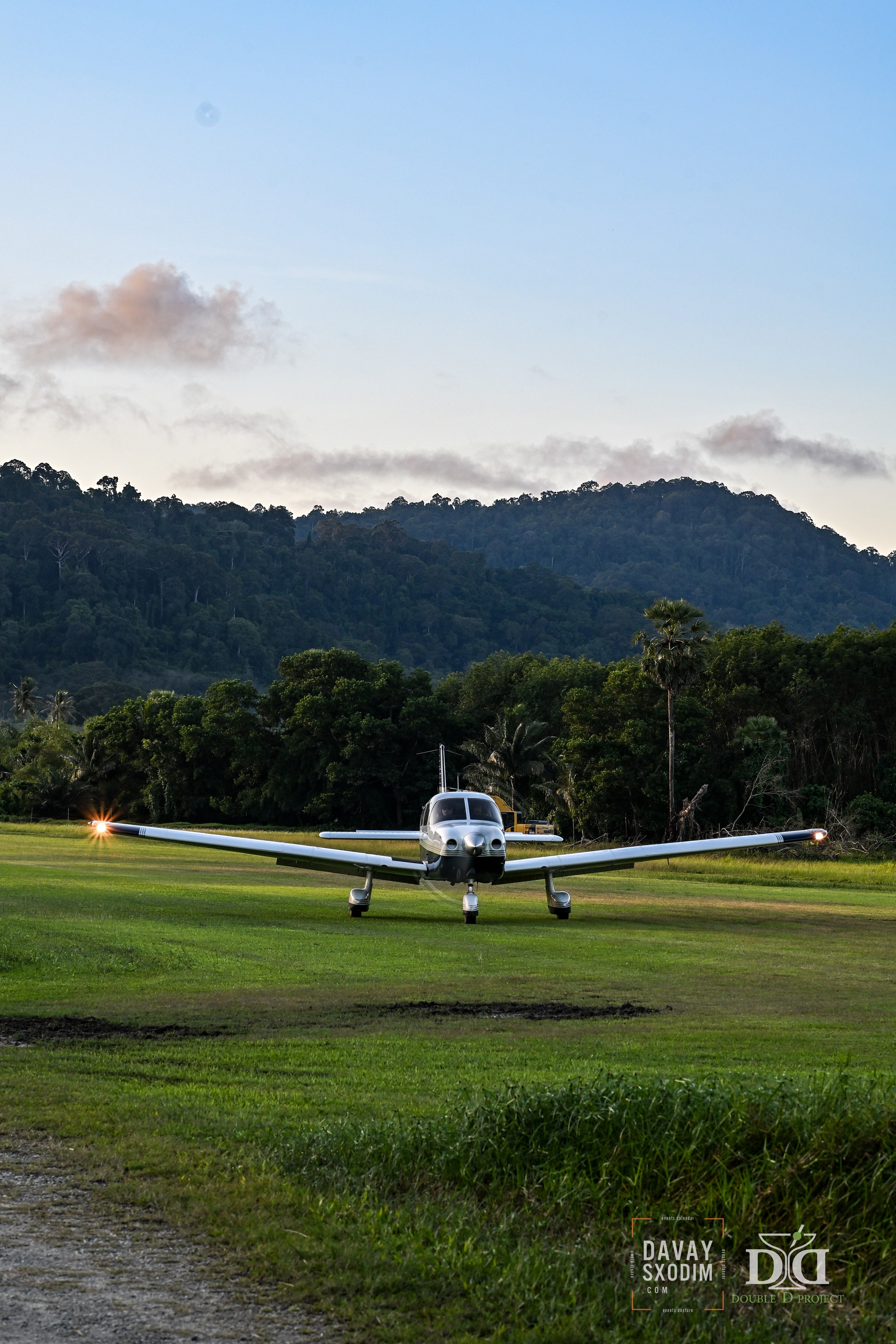Вечеринка на аэродроме | Фоторепортаж | Афиша | DAVAYSXODIM.com PHUKET. АФИША|ФОТОРЕПОРТАЖИ|ИВЕНТЫ|ПХУКЕТ