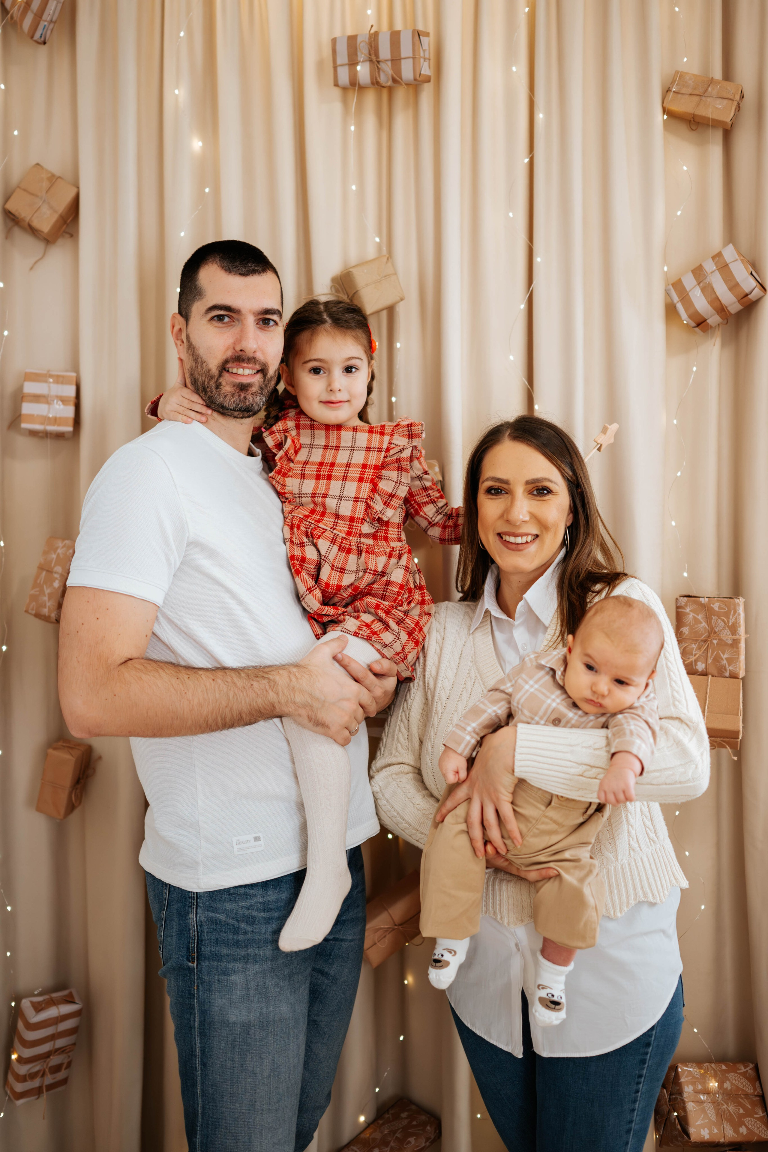 Radosavljevići - novogodišnje fotografisanje. Dečiji i porodični fotograf