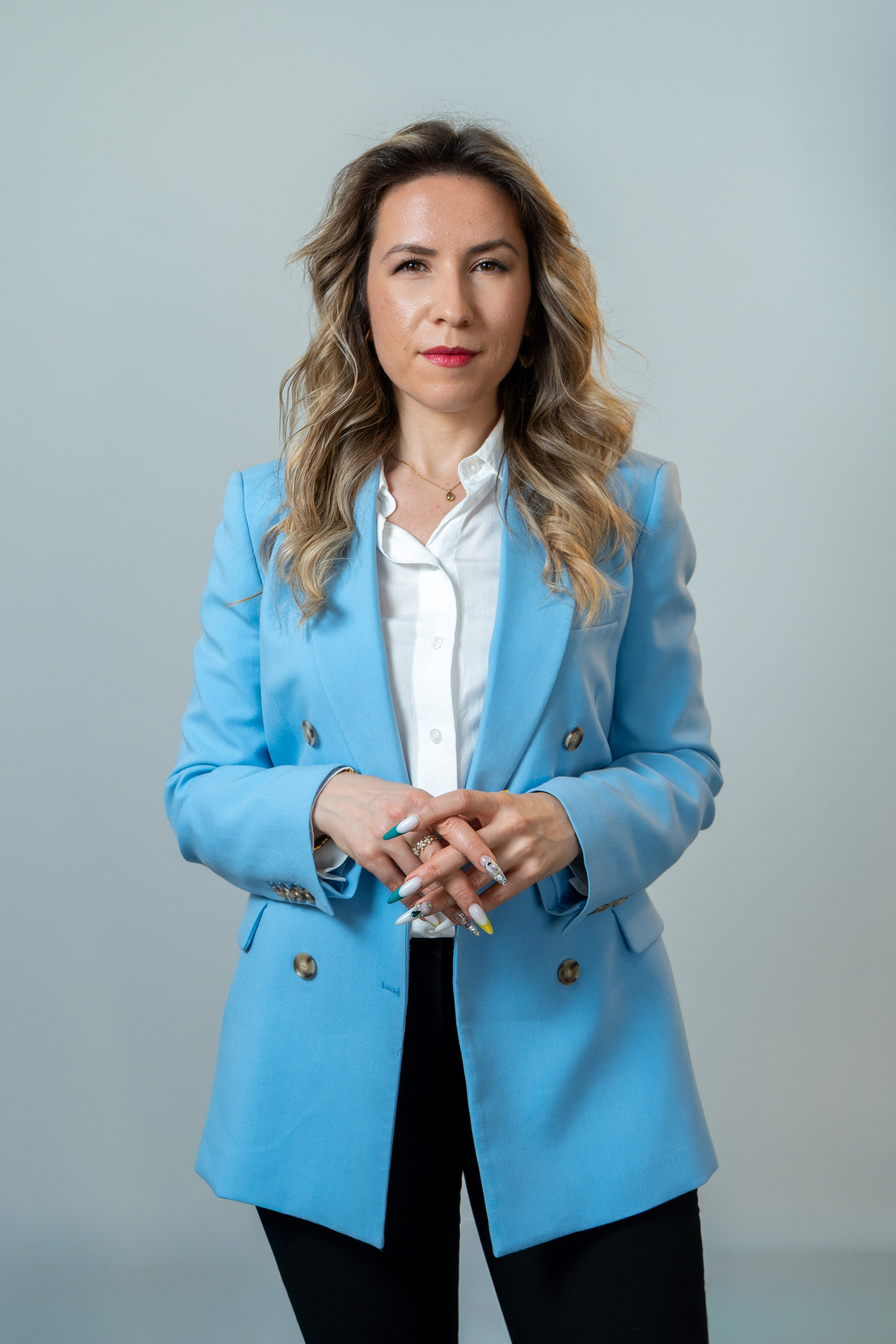 Nina Petrasco. Frames by Giovani Braga