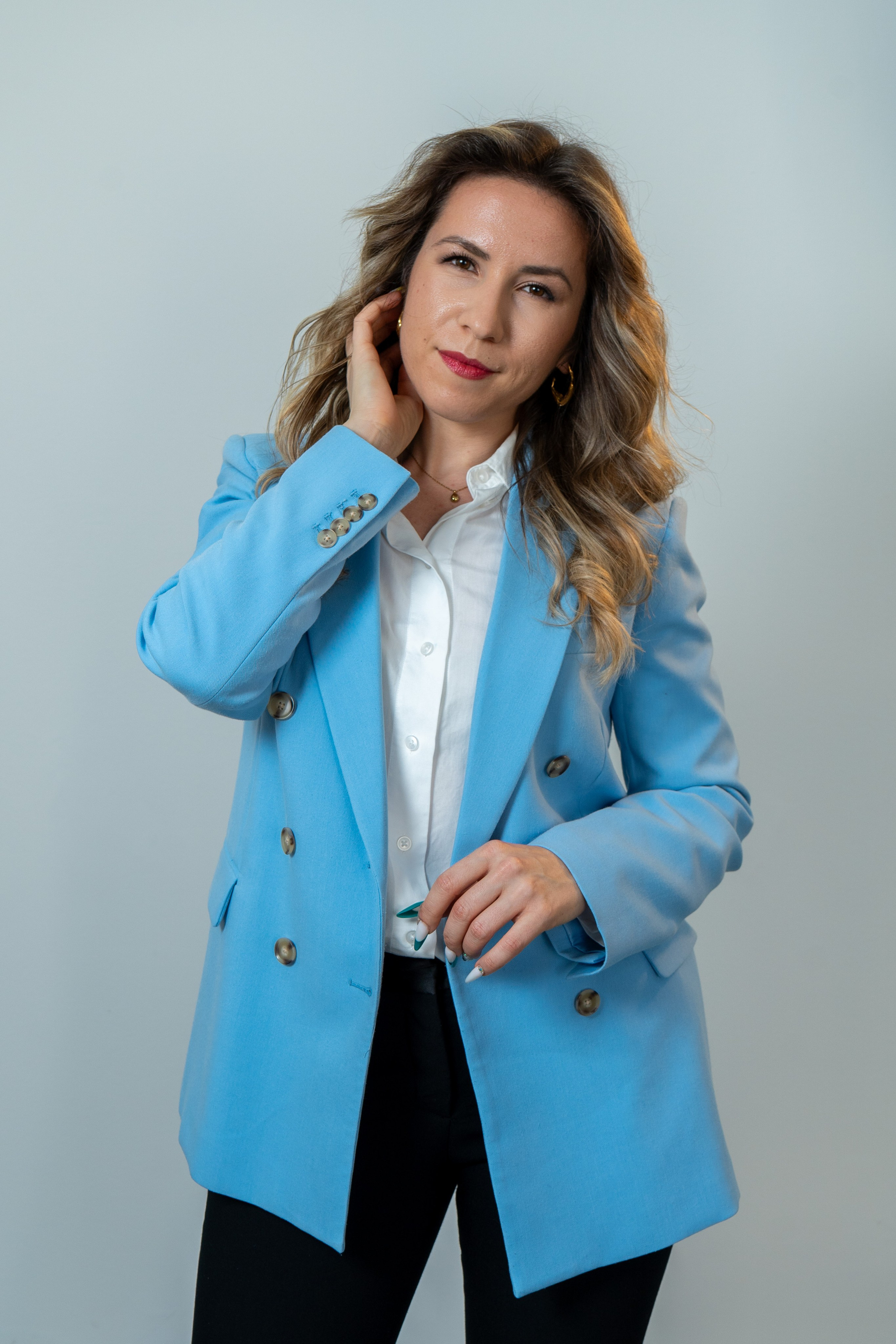 Nina Petrasco. Frames by Giovani Braga