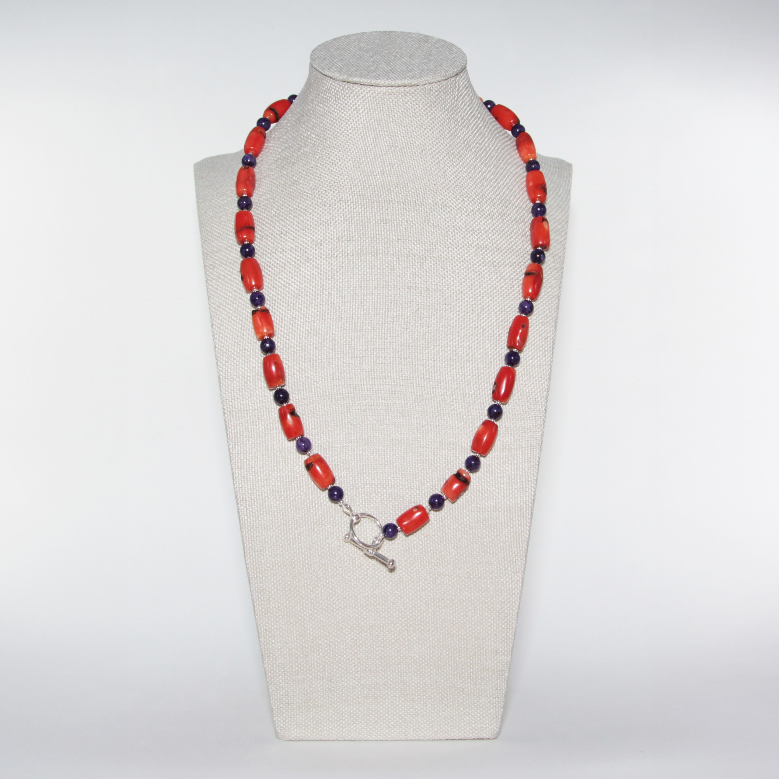 Coral. Современнные и актикварные украшения в Барселоне, Москве и Санкт-Петербурге