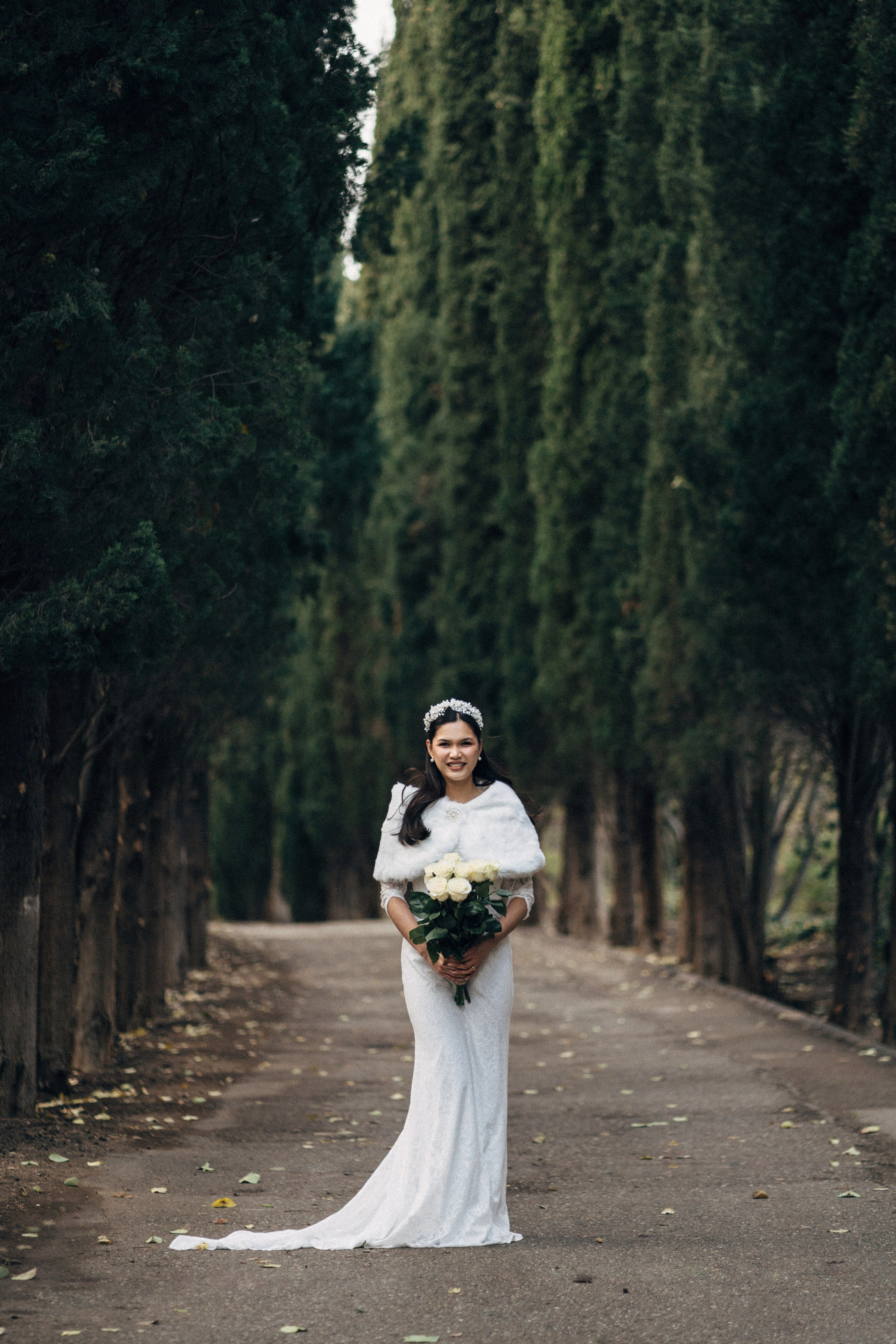 Wedding photo shoot in the Tbilisi Botanical Garden in winter