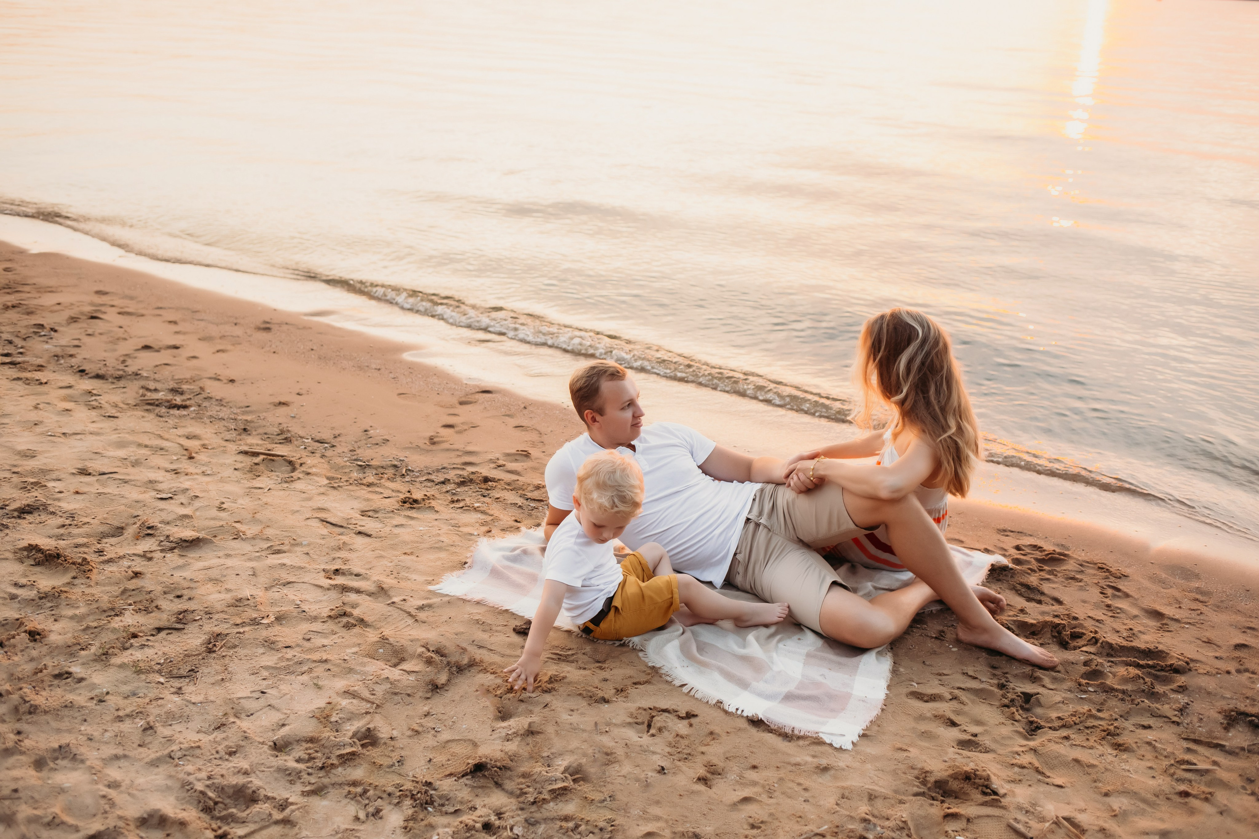 Beautiful family photo session in Spain. Professional photographer in Spain