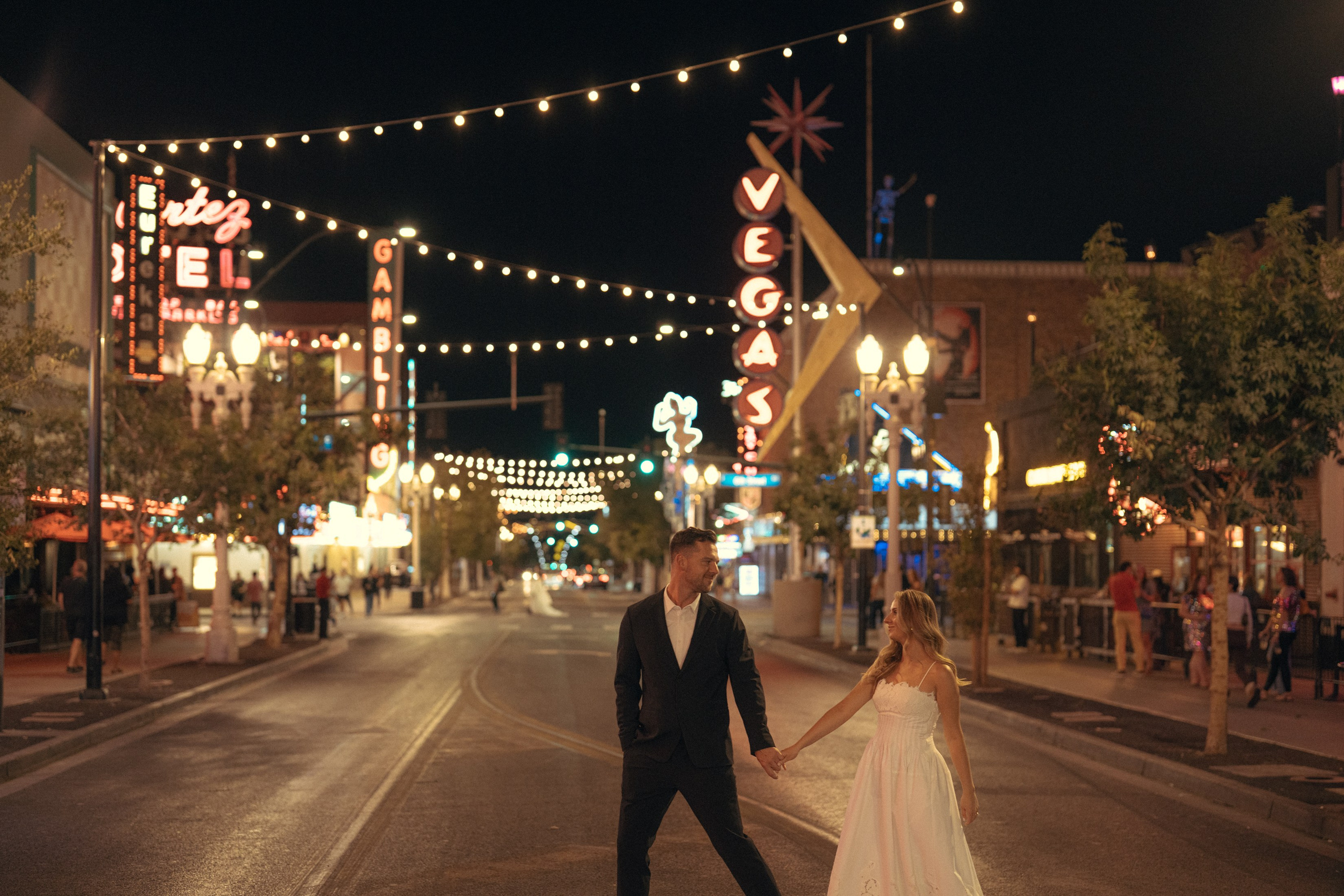 Isabela&Sean. Wedding & elopement photographer Viktoriya Kravtsov. Las Vegas