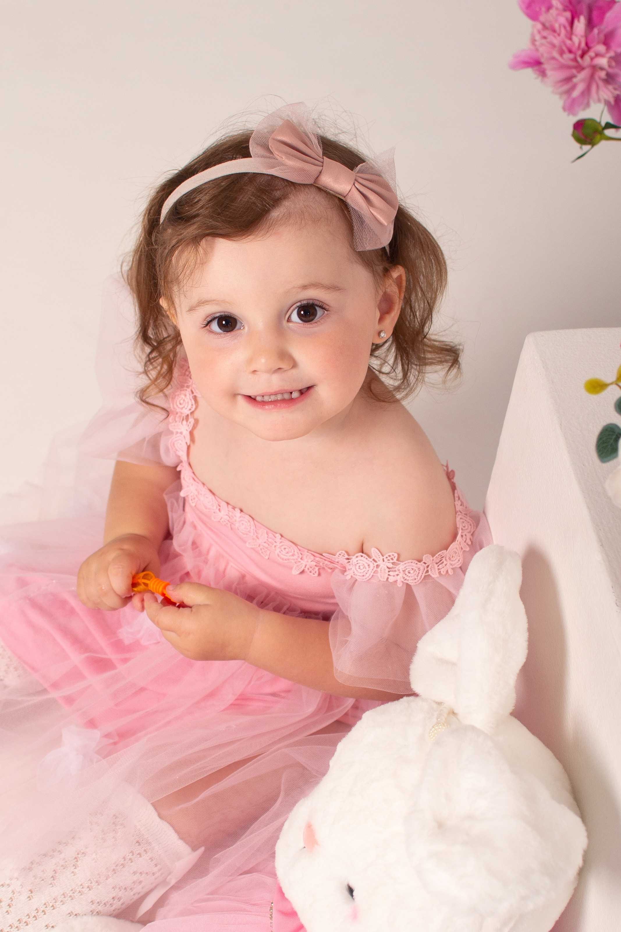 Фотосессия с пионами. Фотограф новорожденных в Темиртау и Караганде Любовь Жукова newborn