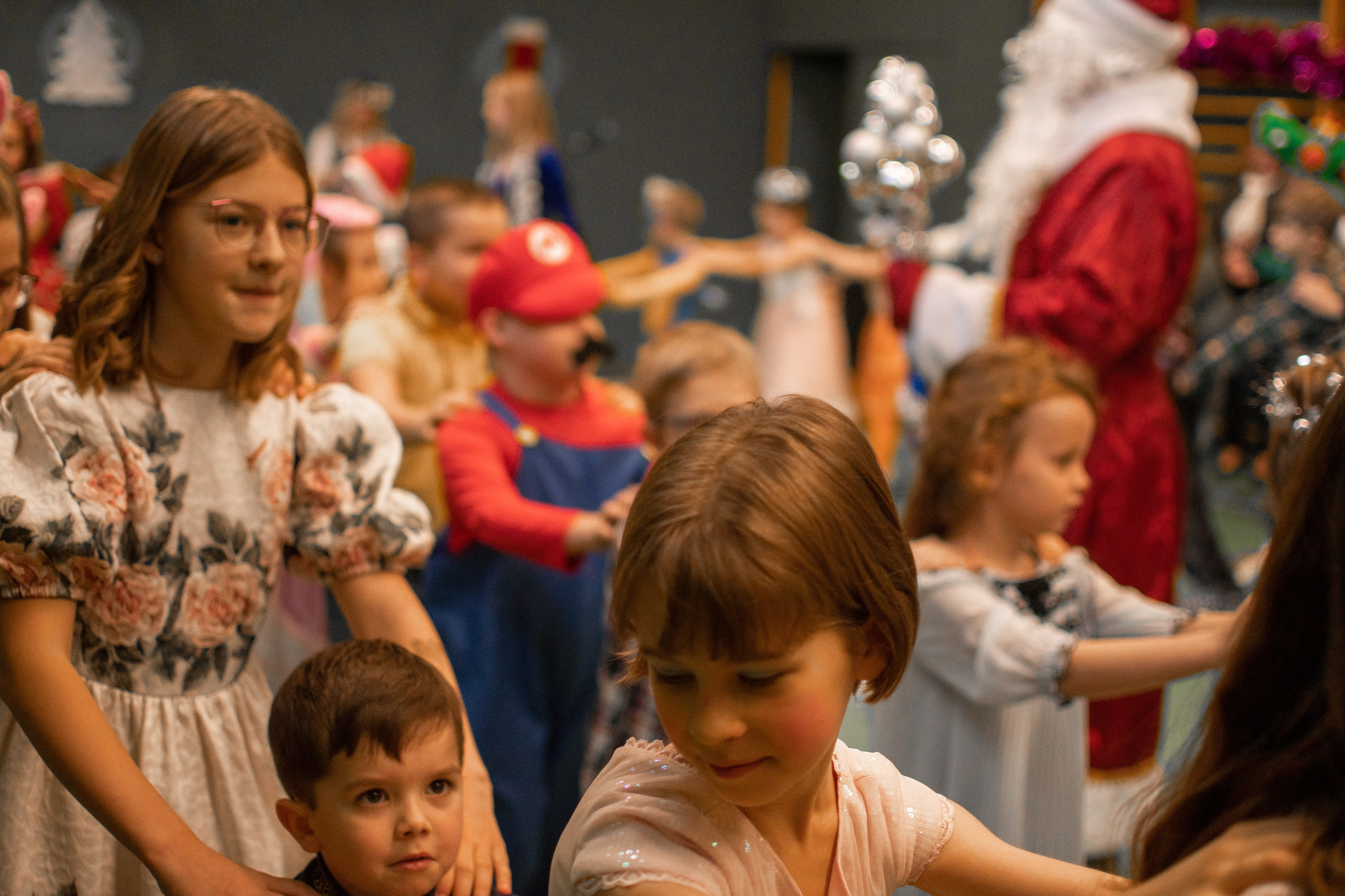 Новогодний хоровод. Семейный и детский фотограф