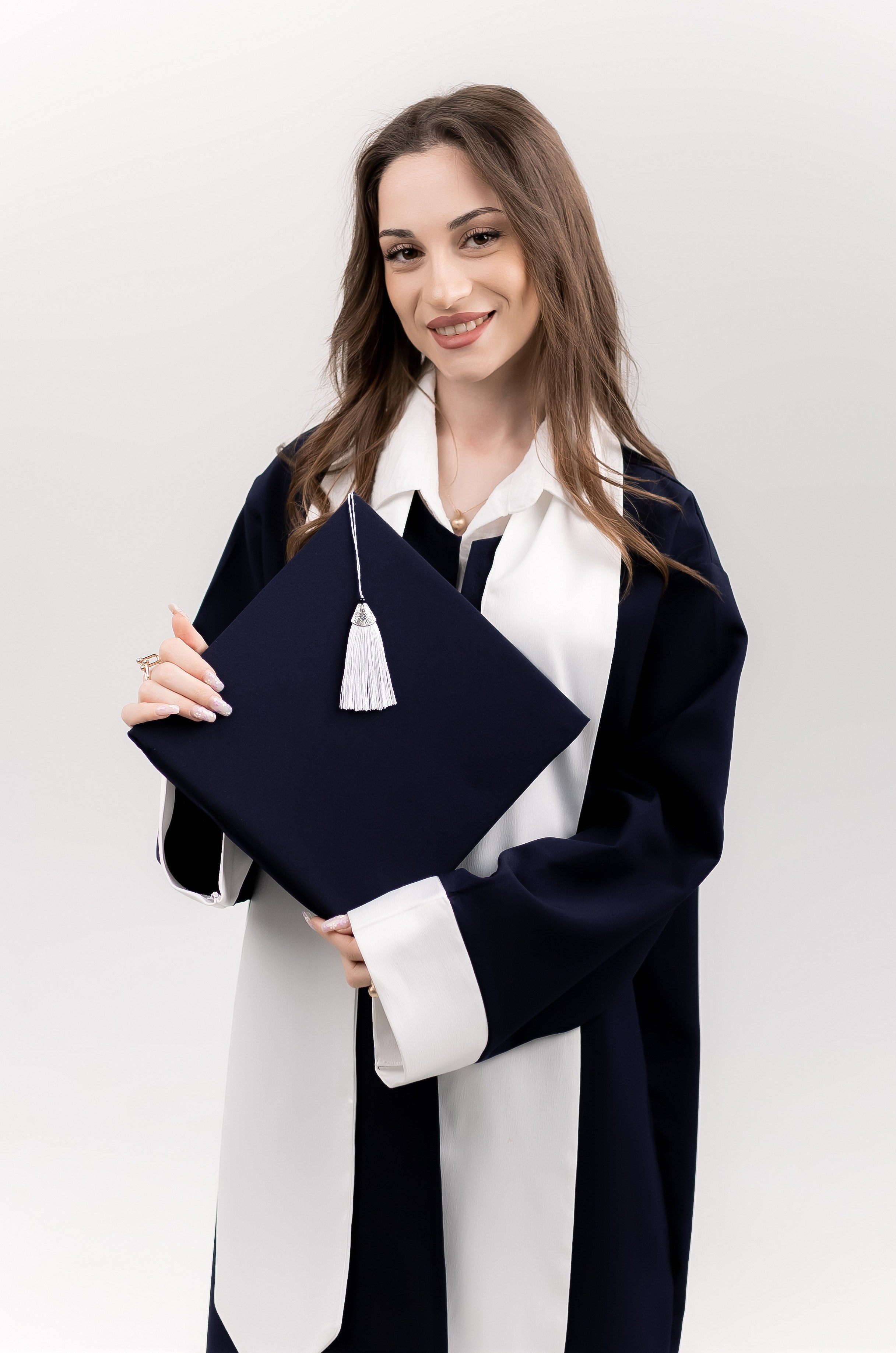 Göy Tək Xətt. Məzun geyimləri və akssesuarları