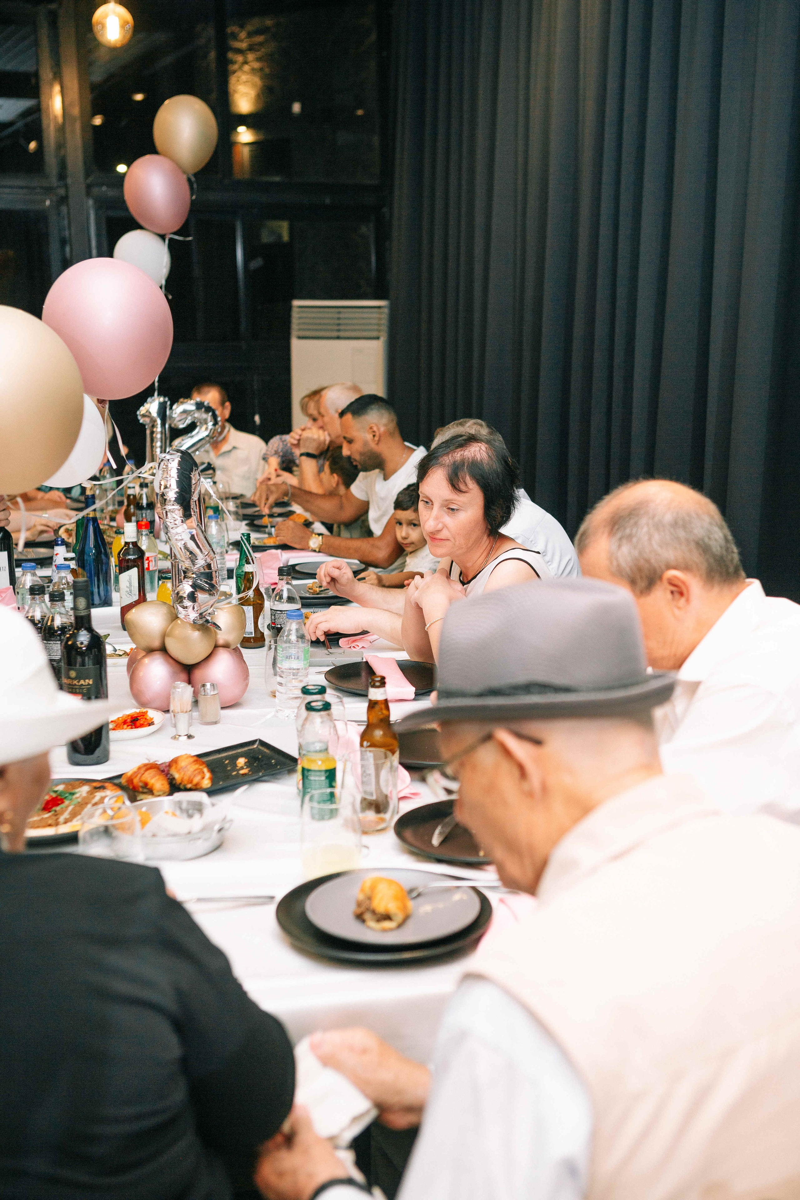 PARTY WITH FRIENDS. Https://shi-photo.com/