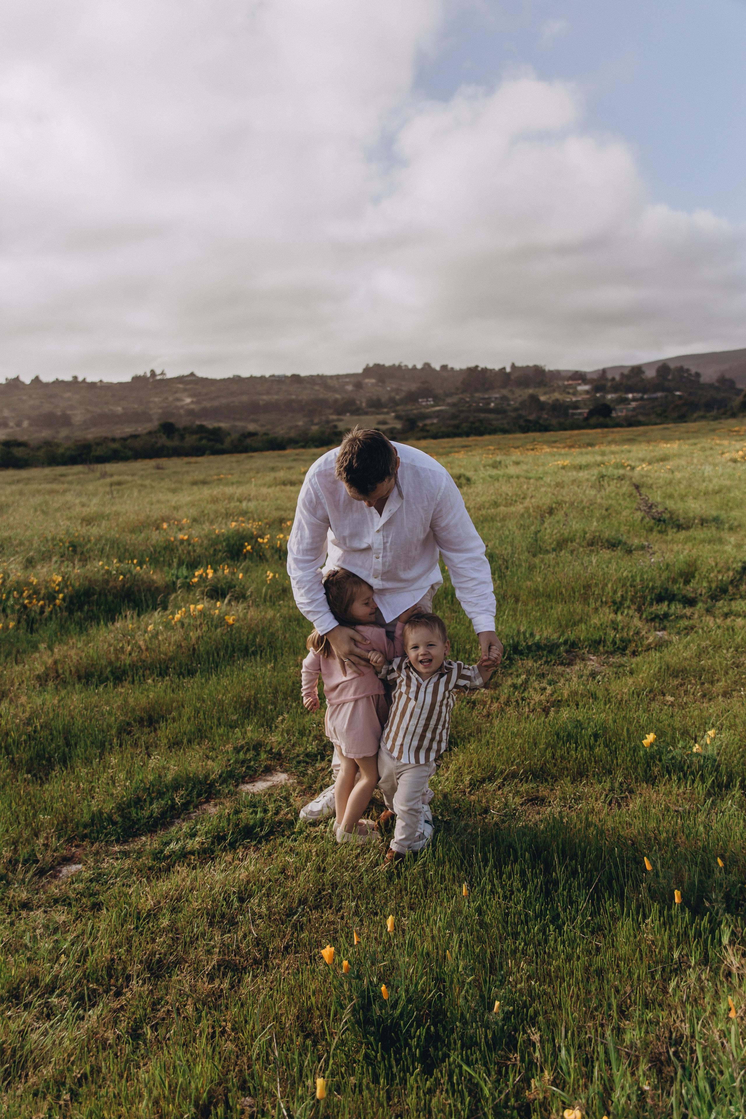 Sesión de fotos familiar en el campo — costa Chilena. Photographer in Santiago, Chile Anna Almazova
