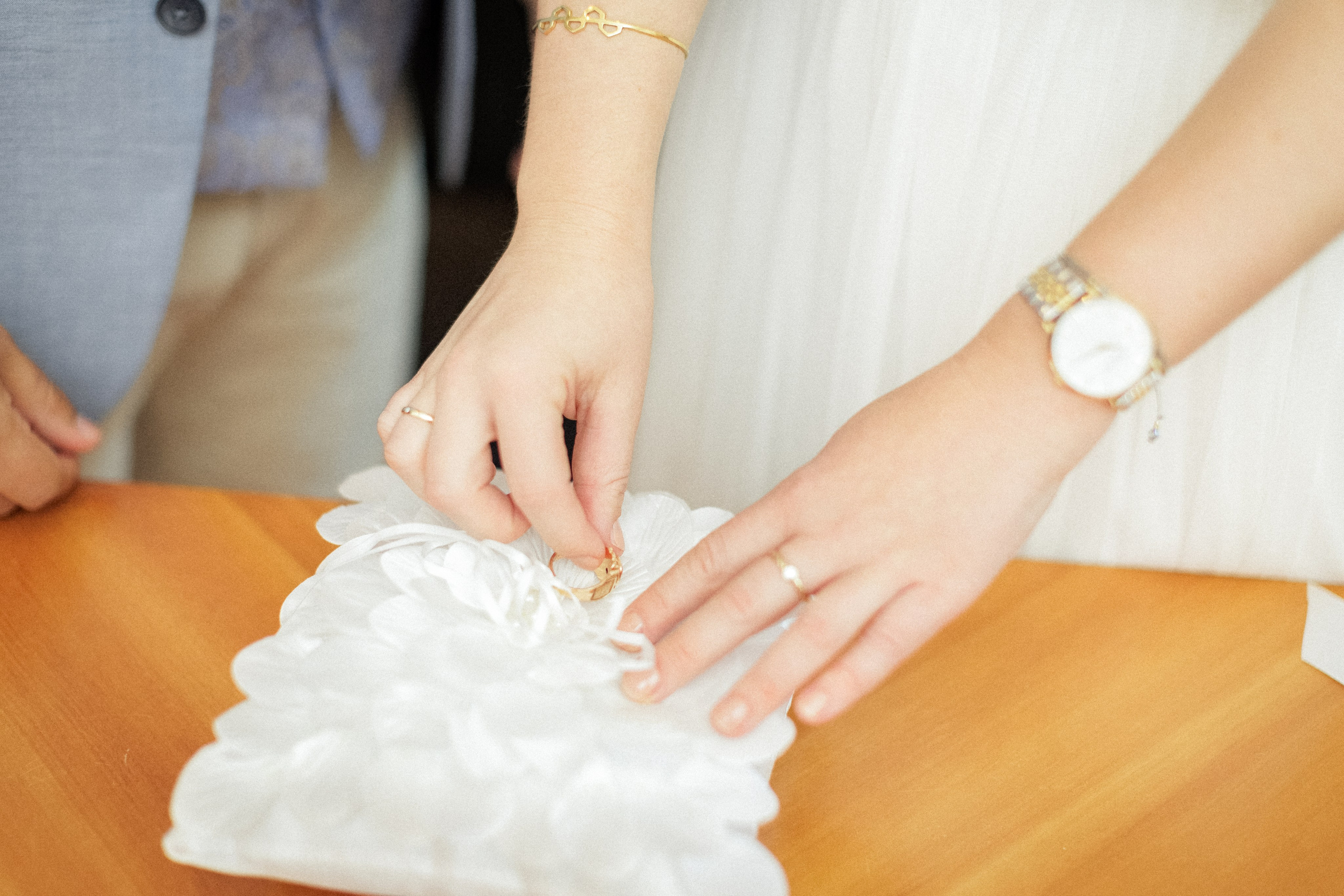 Traumhochzeit im Bobby Reich | Moderne Liebe am Hamburger Alsterufer. Hochzeitsfotograf und Hochzeitsvideograf aus Hamburg | Roka21Film