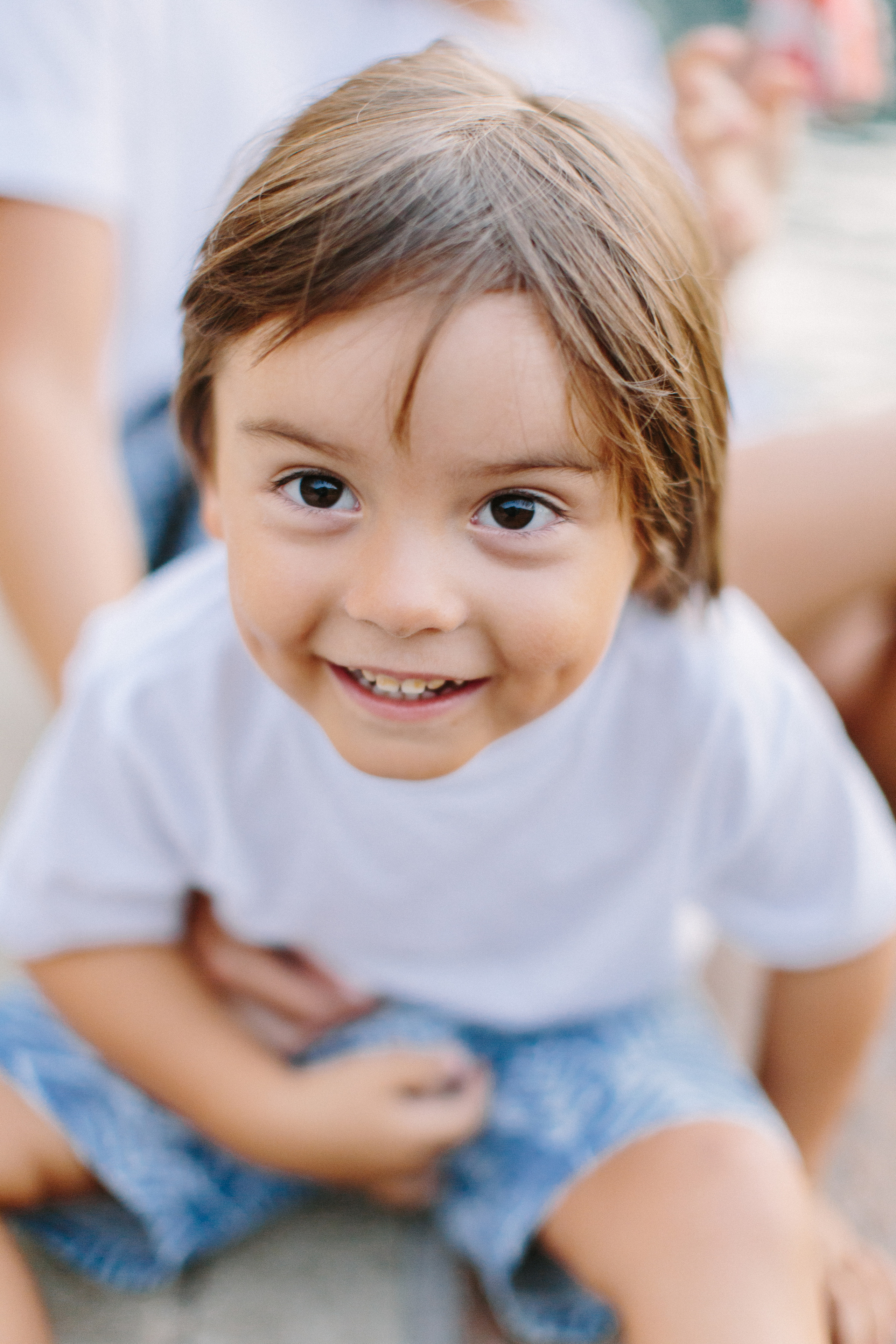 Familienspaziergang am Strand entlang in Montenegro. Maria Chistyakovа — Fotografin in Karlsruhe, Baden-Baden und Umgebung
