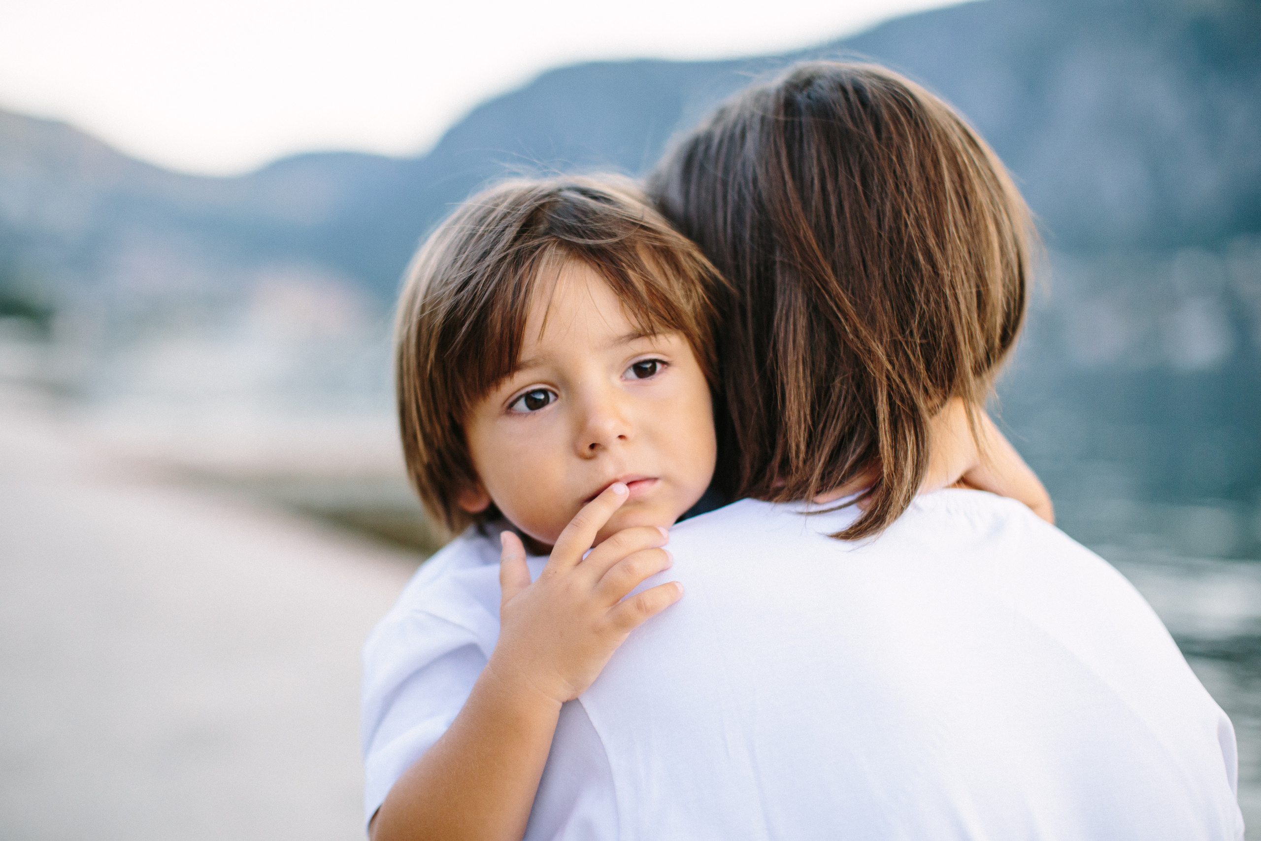 Familienspaziergang am Strand entlang in Montenegro. Maria Chistyakovа — Fotografin in Karlsruhe, Baden-Baden und Umgebung