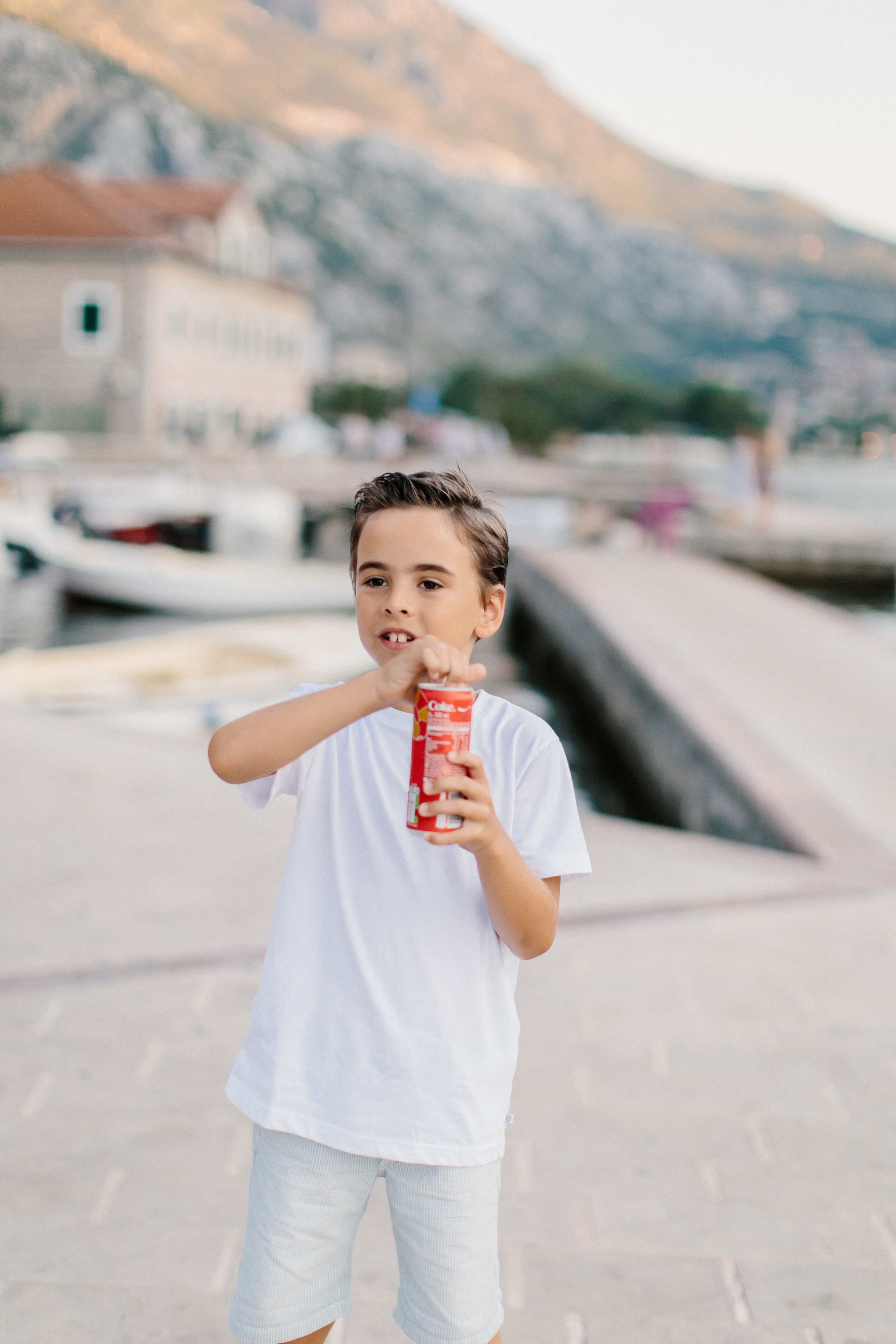 Familienspaziergang am Strand entlang in Montenegro. Maria Chistyakovа — Fotografin in Karlsruhe, Baden-Baden und Umgebung