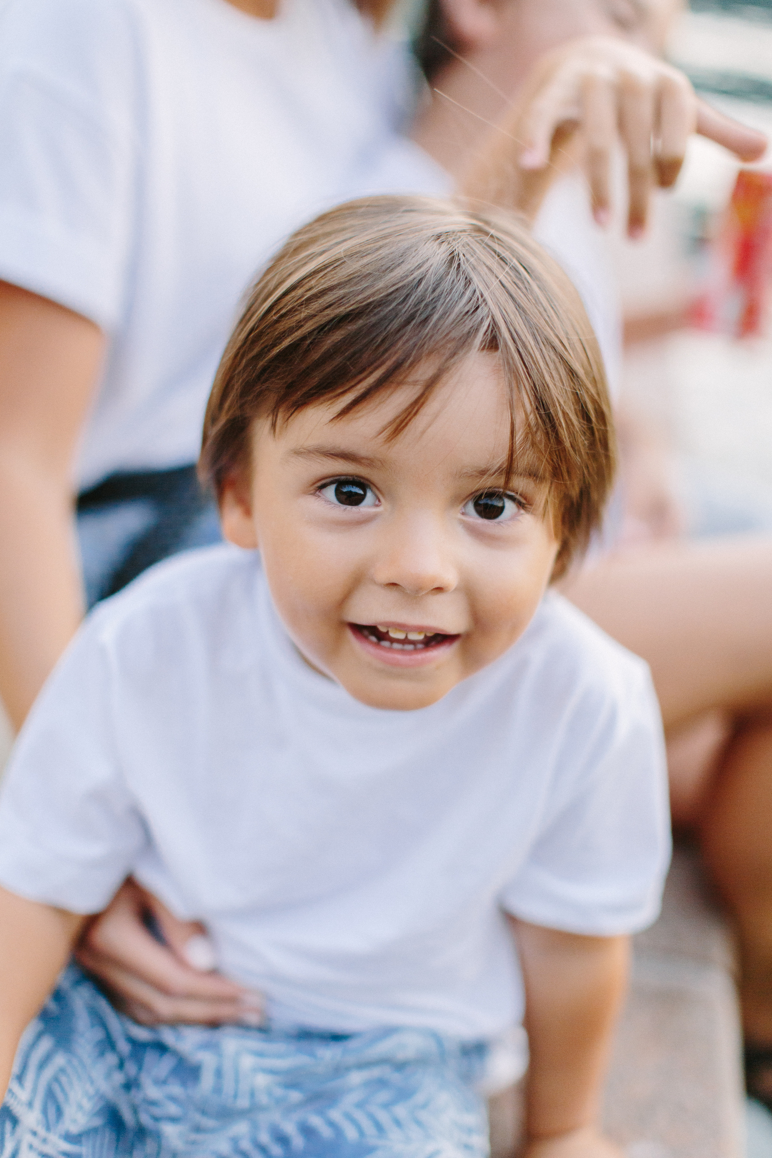 Familienspaziergang am Strand entlang in Montenegro. Maria Chistyakovа — Fotografin in Karlsruhe, Baden-Baden und Umgebung