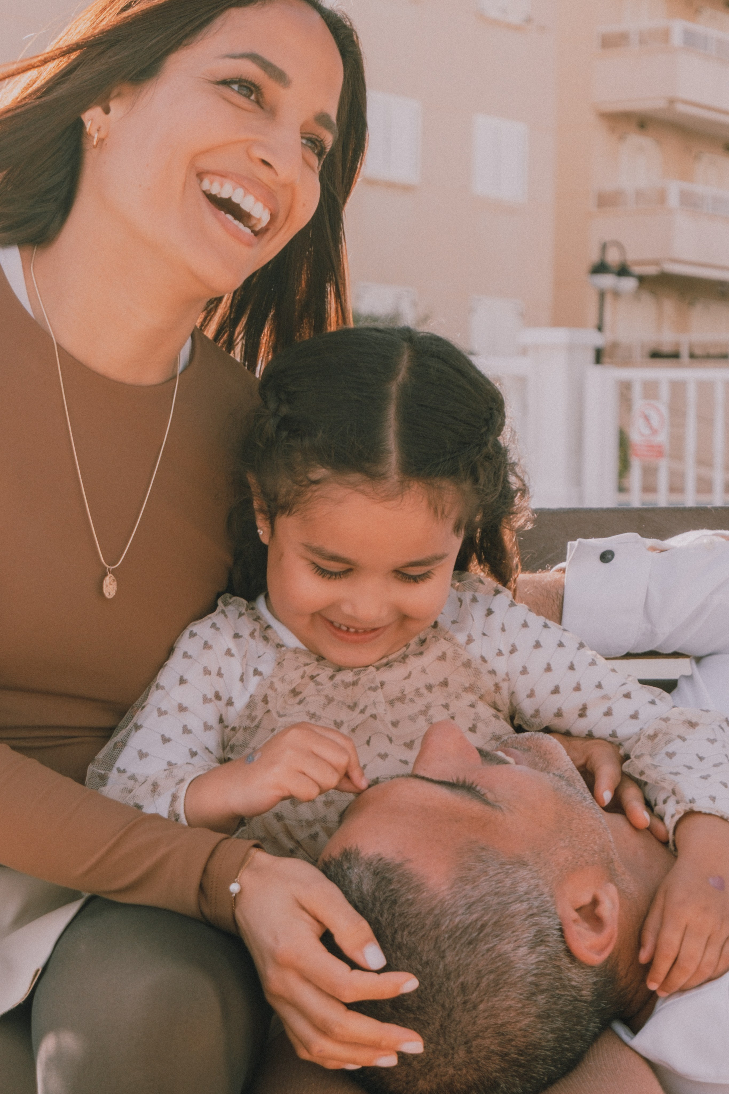 Sesión familiar en la playa. Fotografía profesional en Calafell - Elena Medvedeva