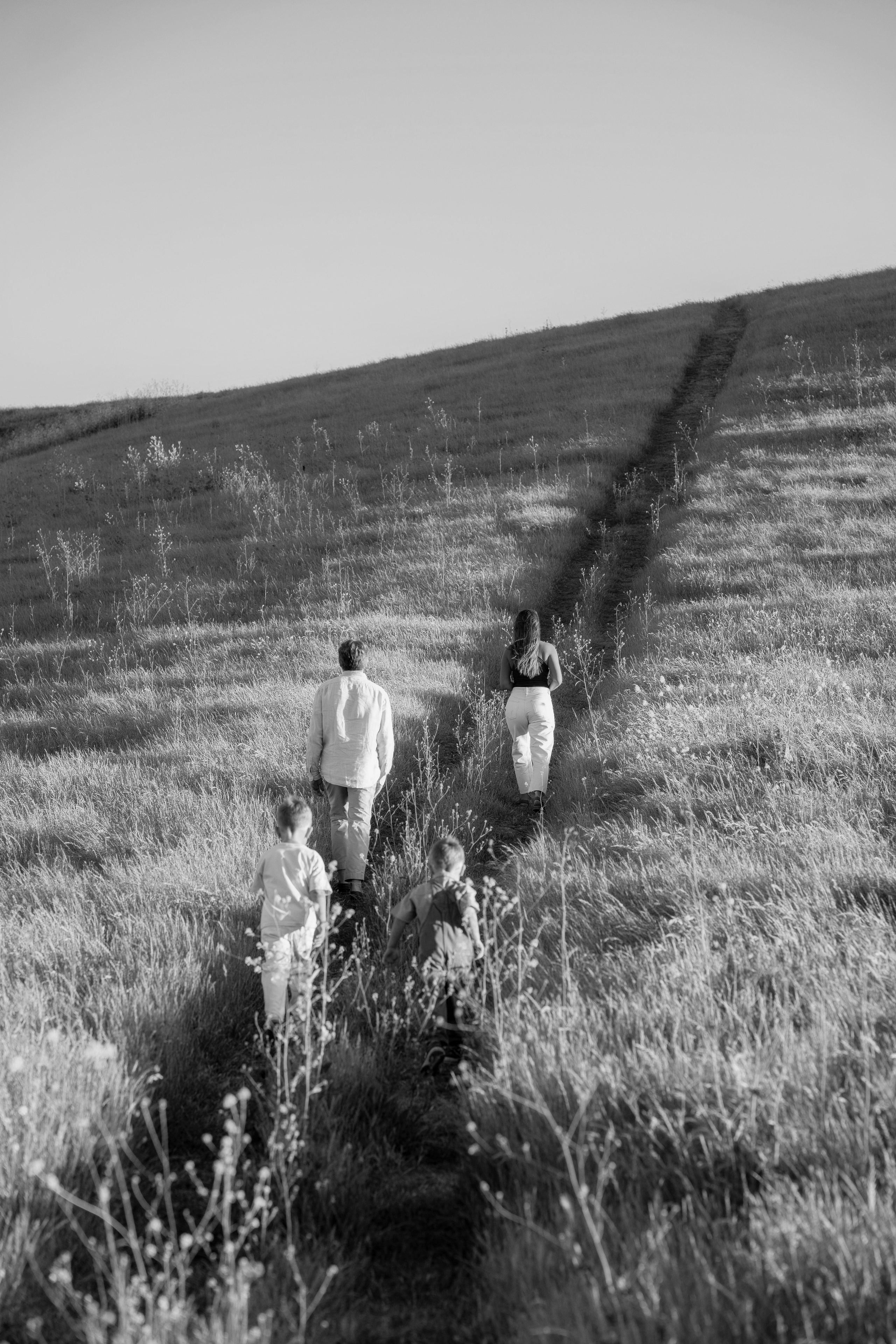 Lifestyle family session, candid family moments, outdoor family portraits, family photo shoot, natural family photos, kids and parents. Bay Area Photographer: family, maternity, love story, wedding