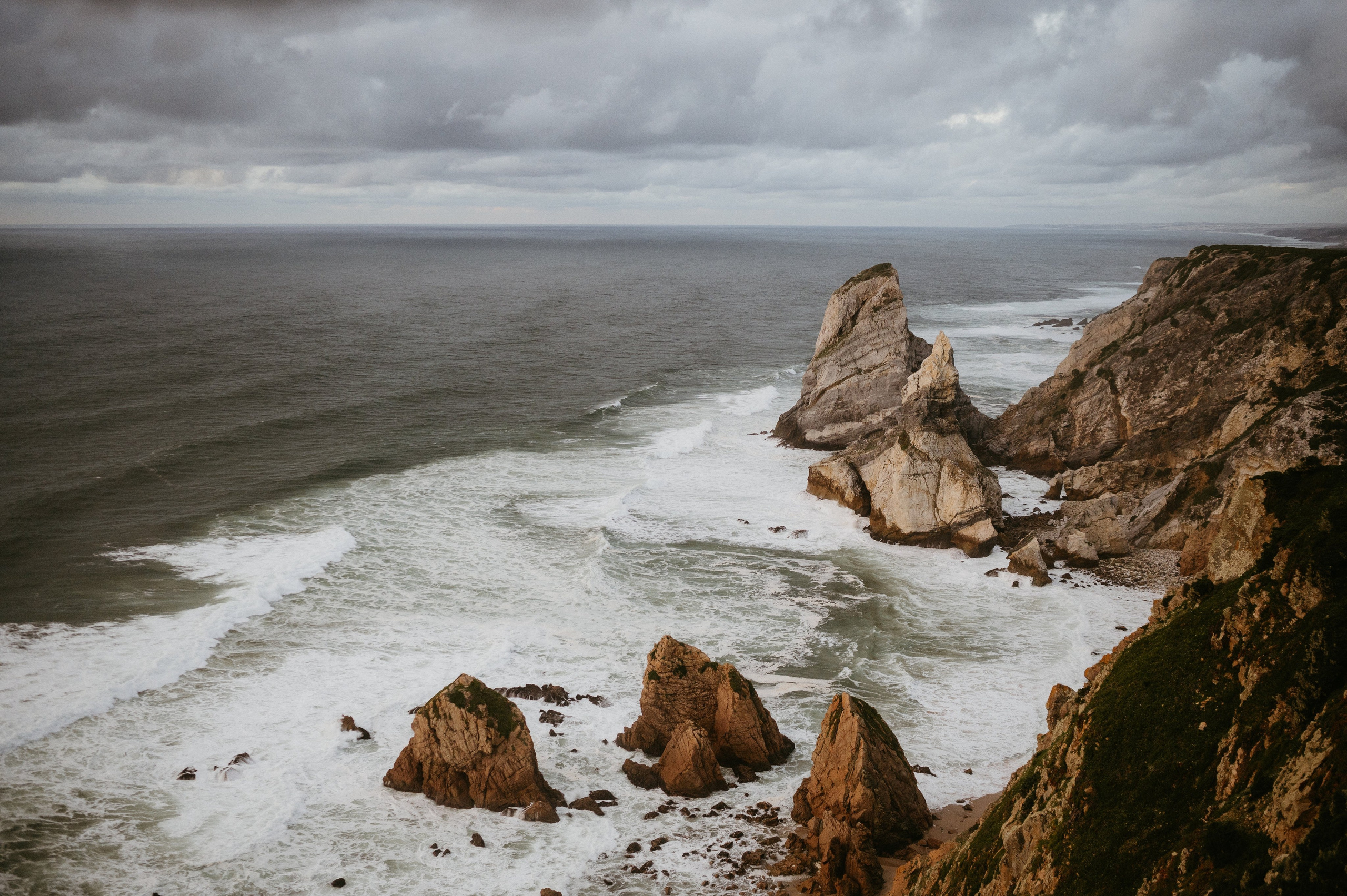 Praia da Ursa – ședință foto de cuplu într-un loc magic din Portugalia. Valentin Melen — wedding photographer